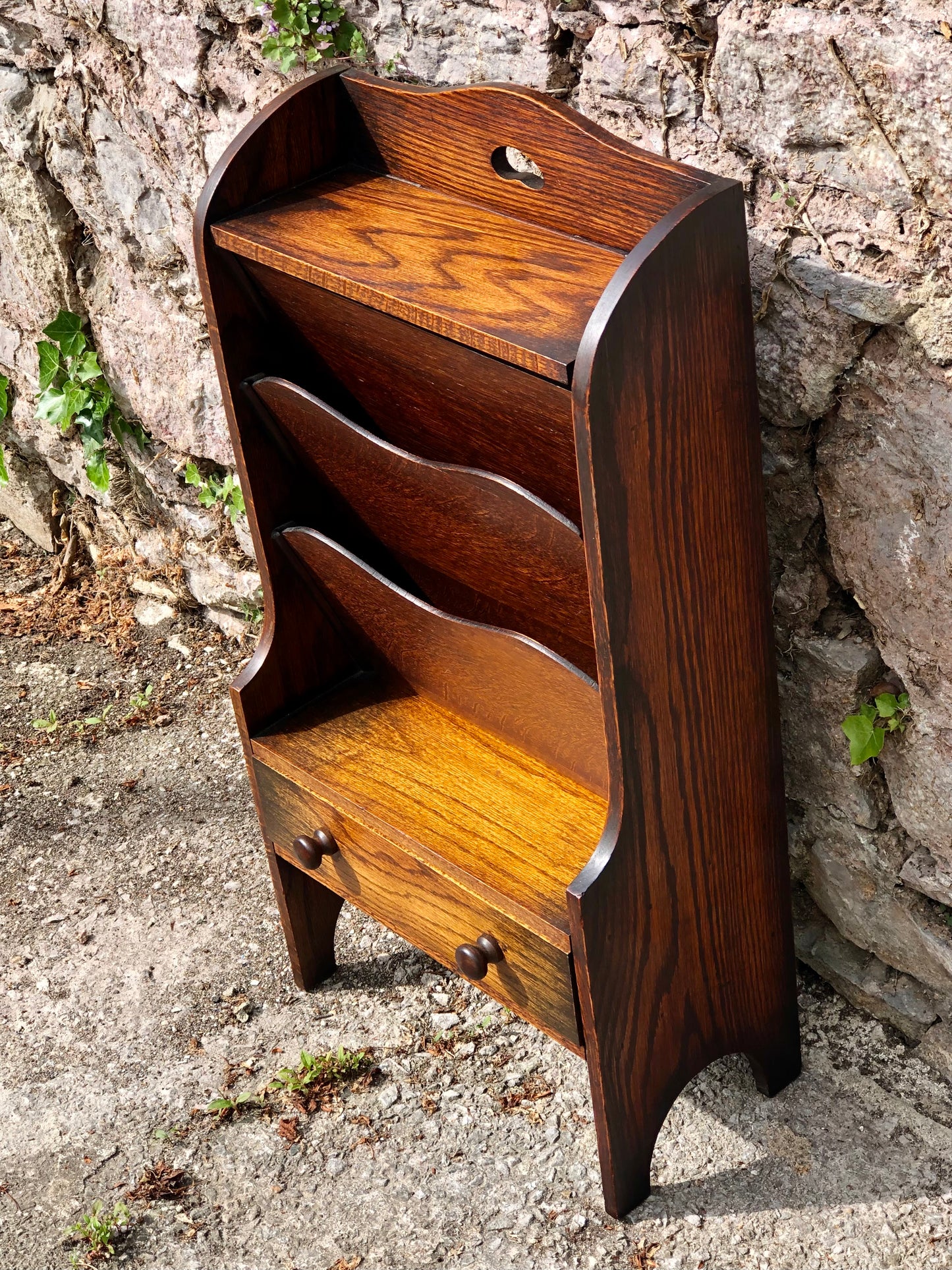 000522....Handsome Vintage Magazine Rack