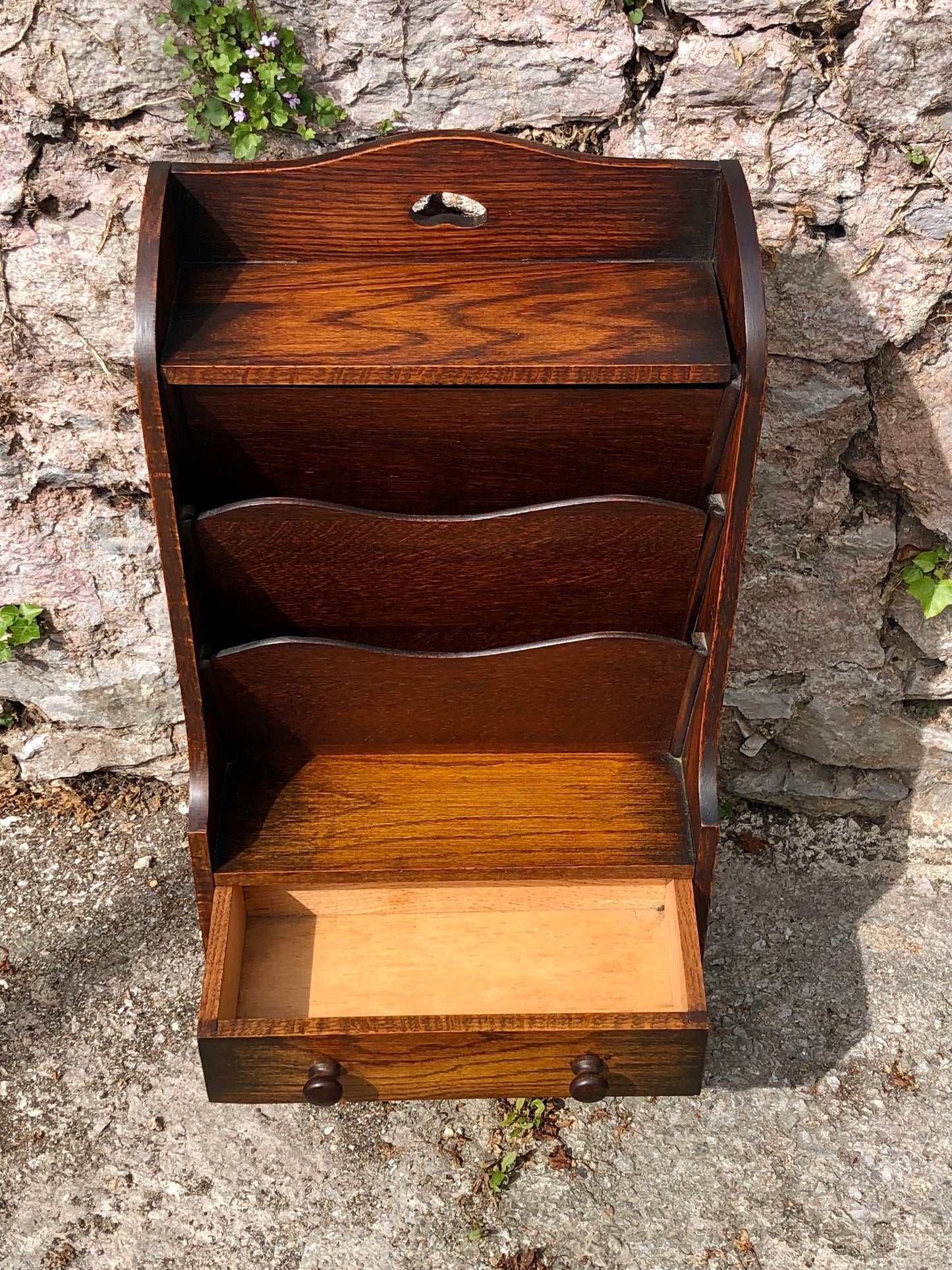 000522....Handsome Vintage Magazine Rack