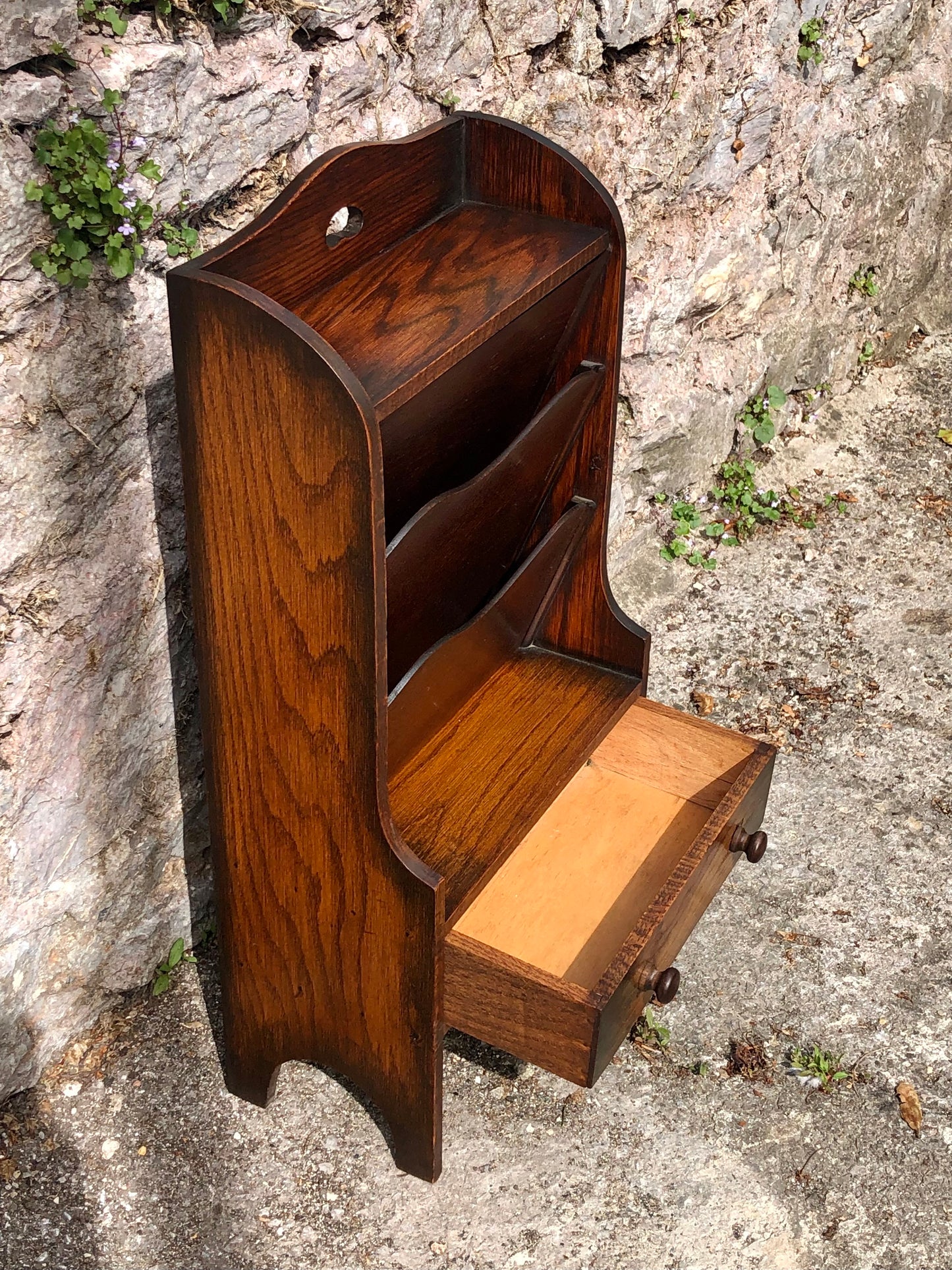 000522....Handsome Vintage Magazine Rack