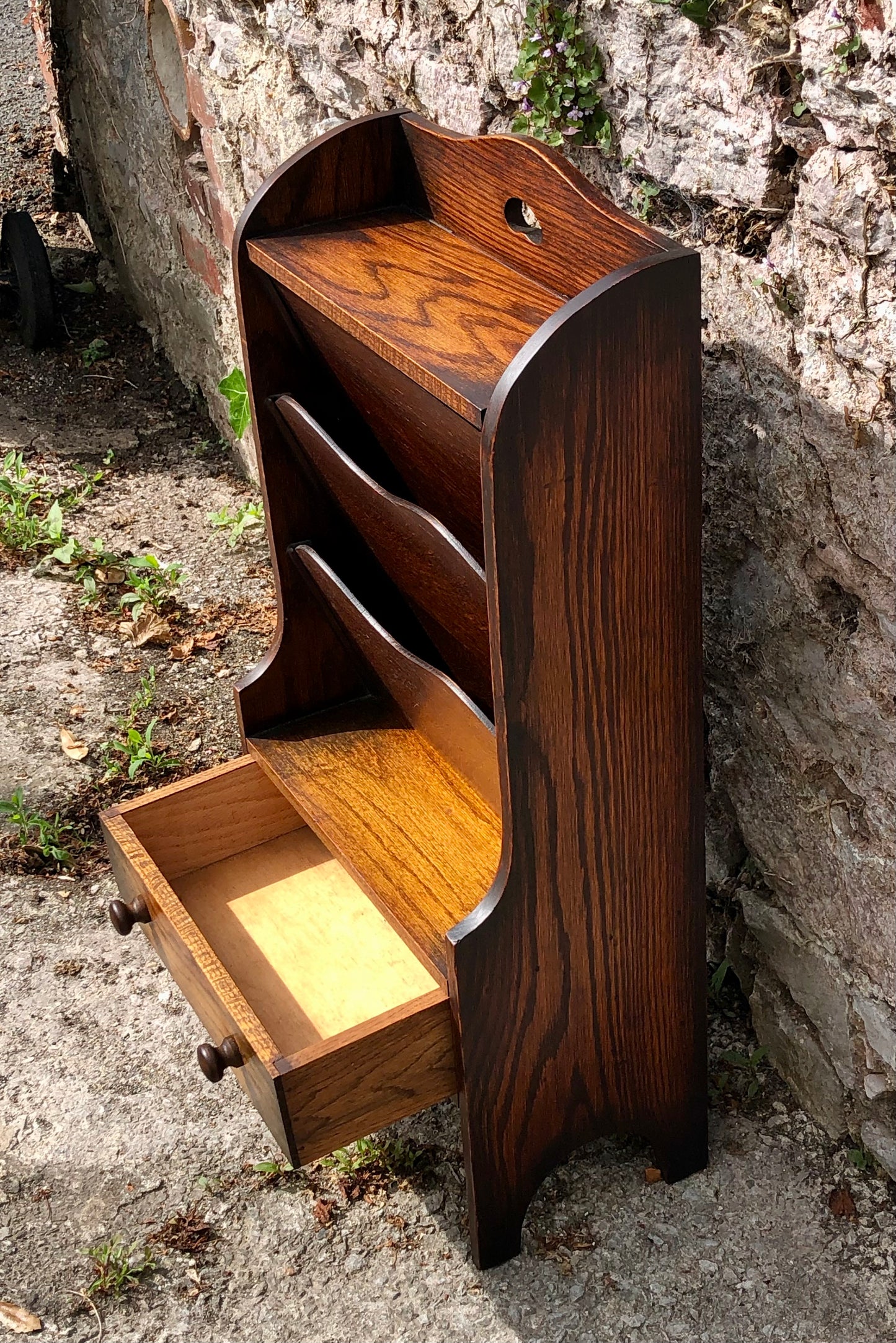000522....Handsome Vintage Magazine Rack