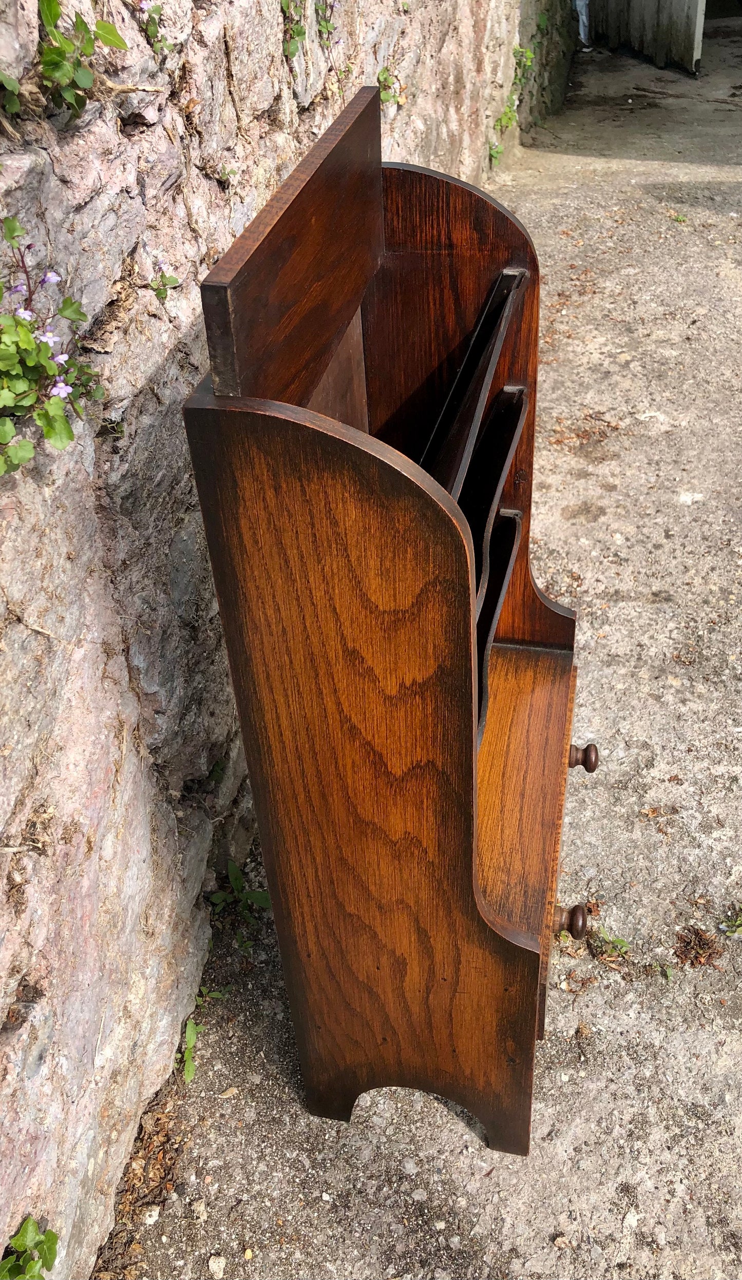 000522....Handsome Vintage Magazine Rack