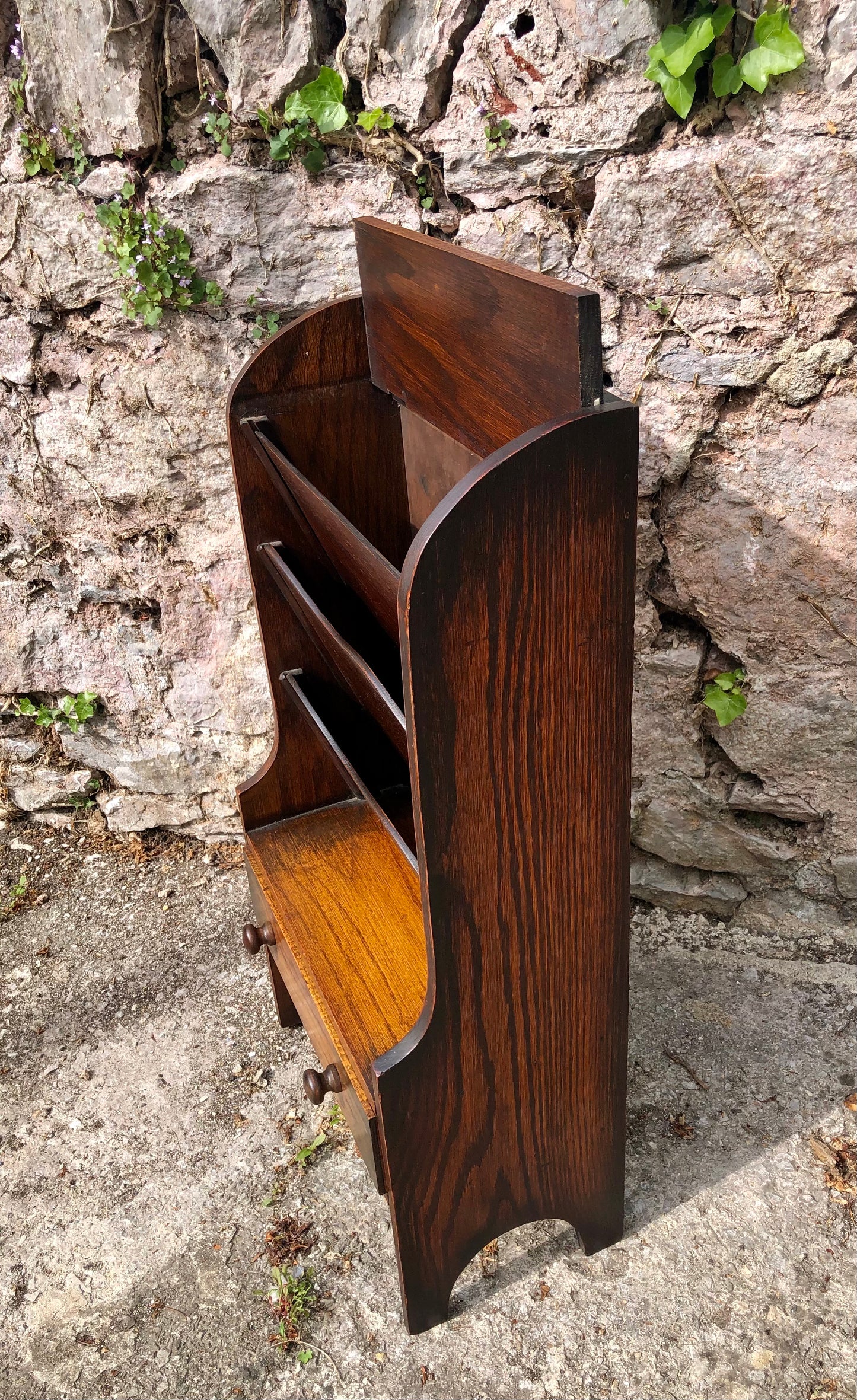 000522....Handsome Vintage Magazine Rack