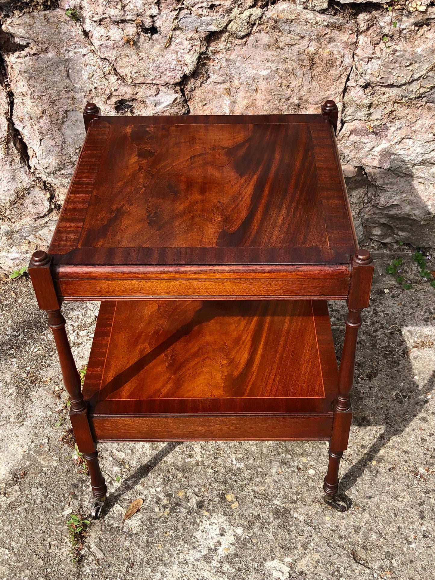 000521....Handsome Vintage Bedside Or Lamp Table