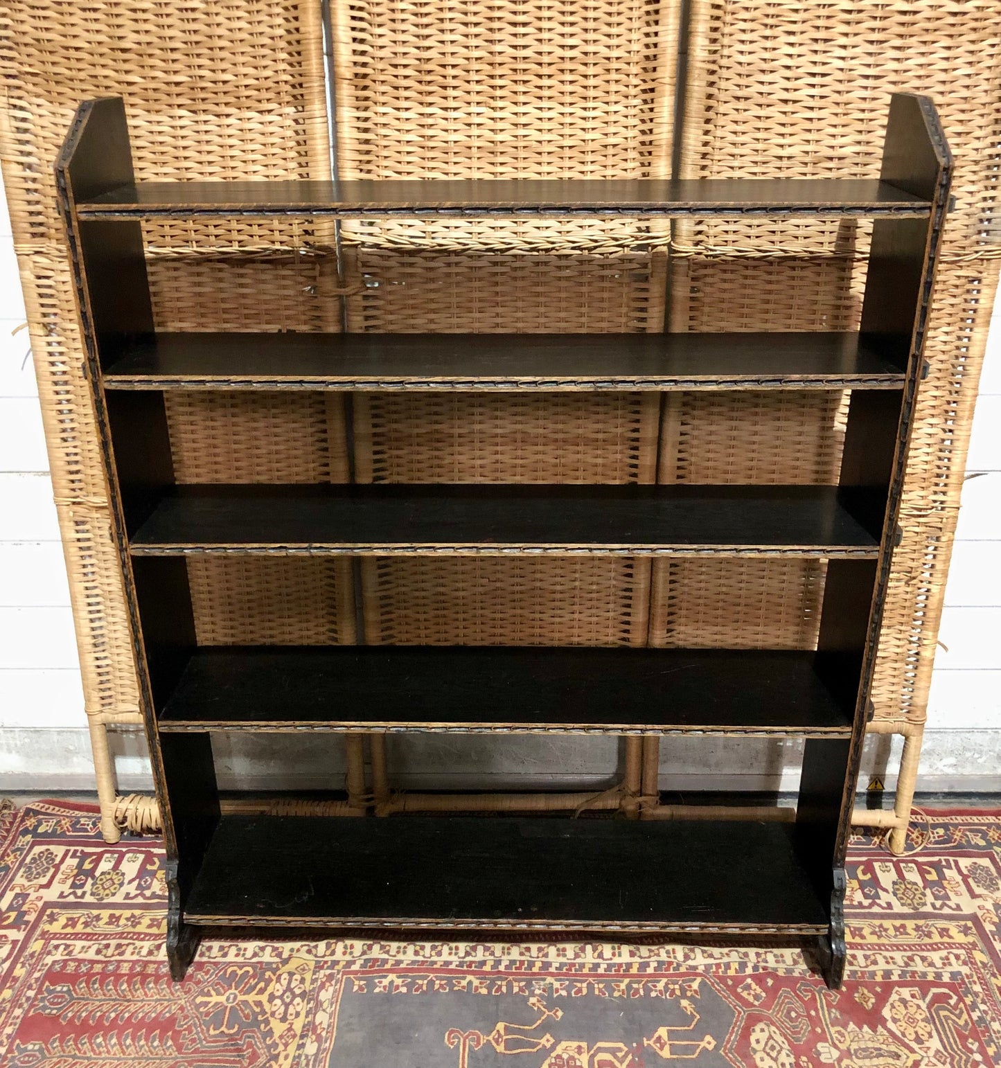 000519....Handsome Antique Carved Oak Bookcase/Bookshelves