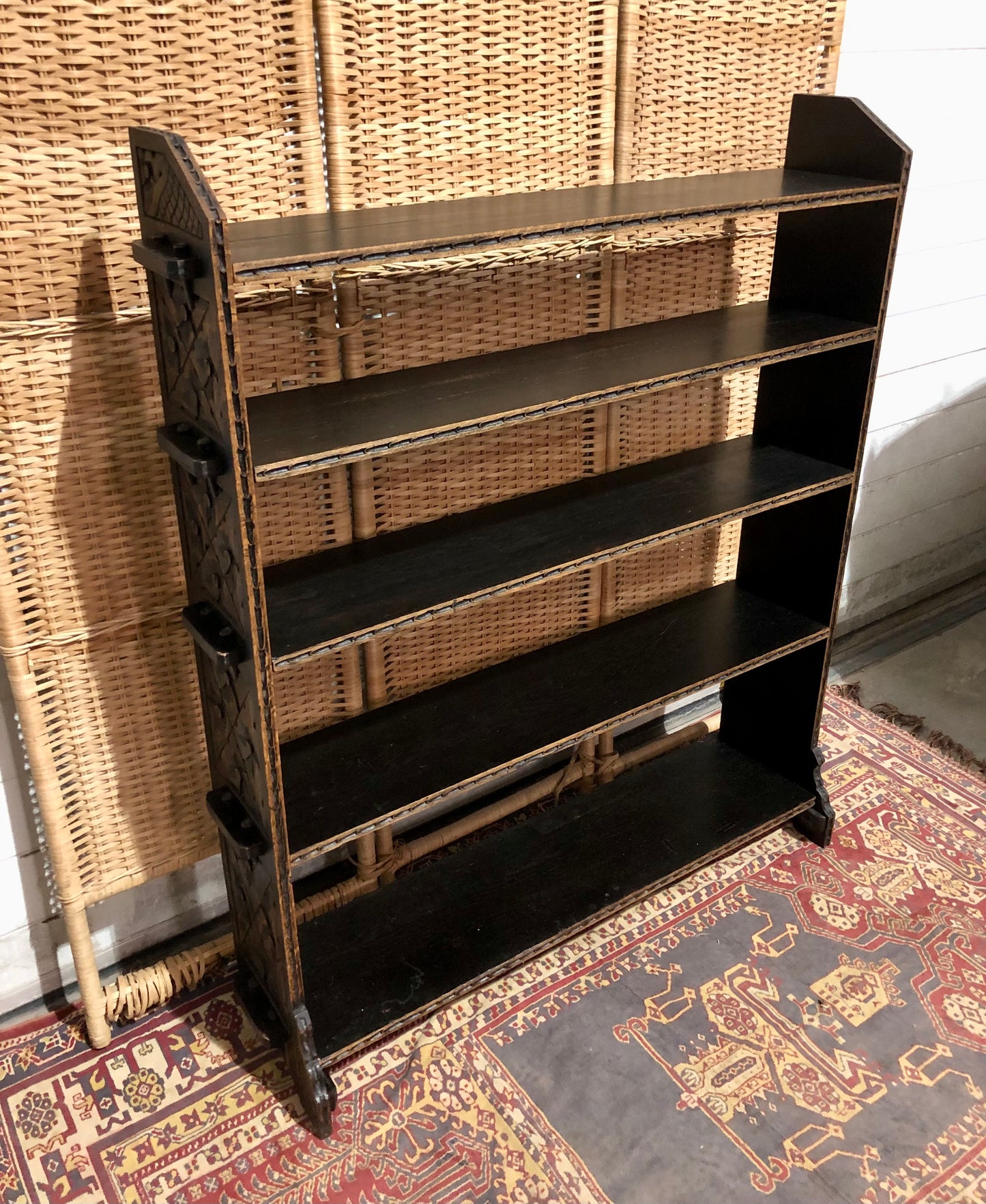 000519....Handsome Antique Carved Oak Bookcase/Bookshelves
