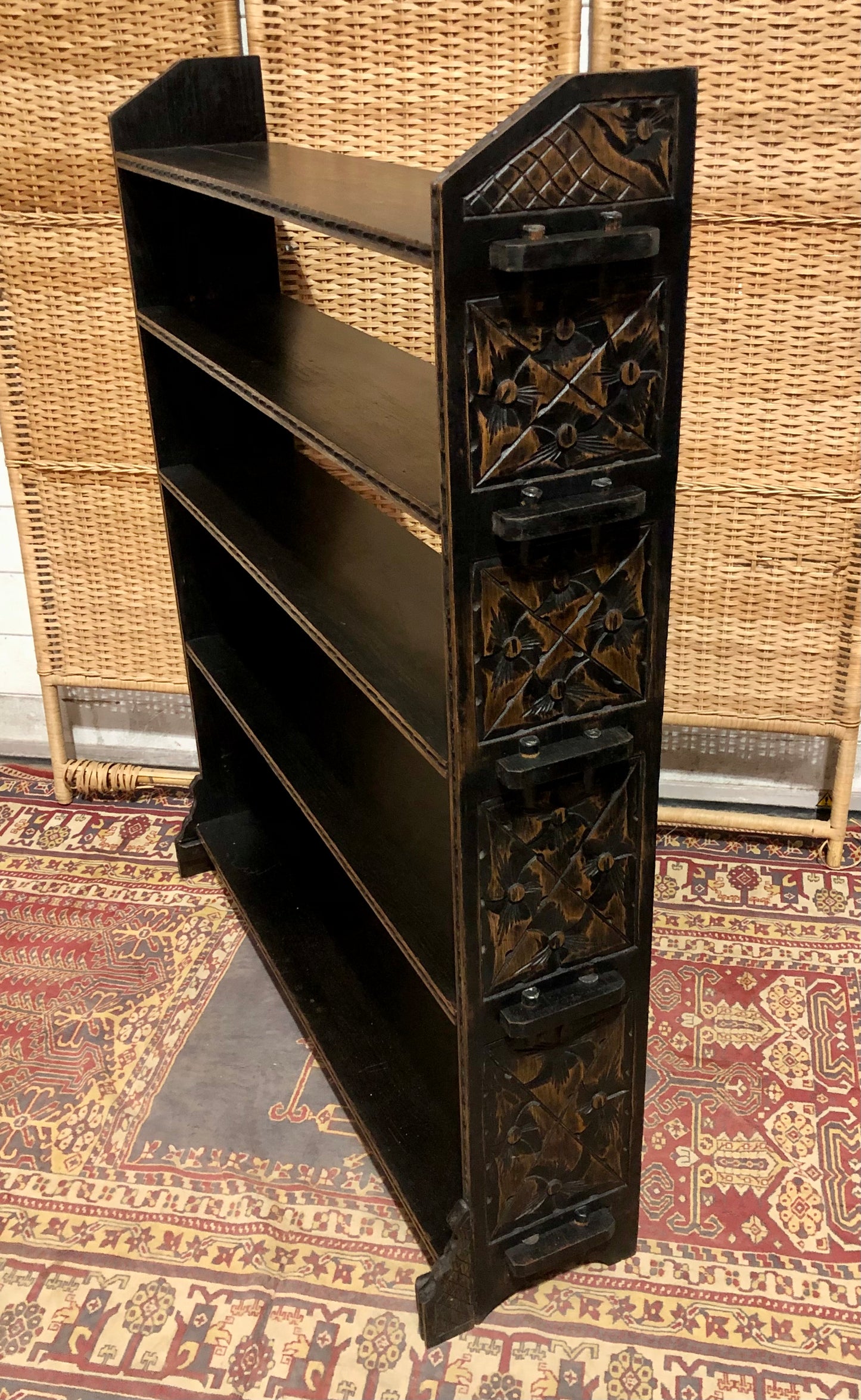 000519....Handsome Antique Carved Oak Bookcase/Bookshelves