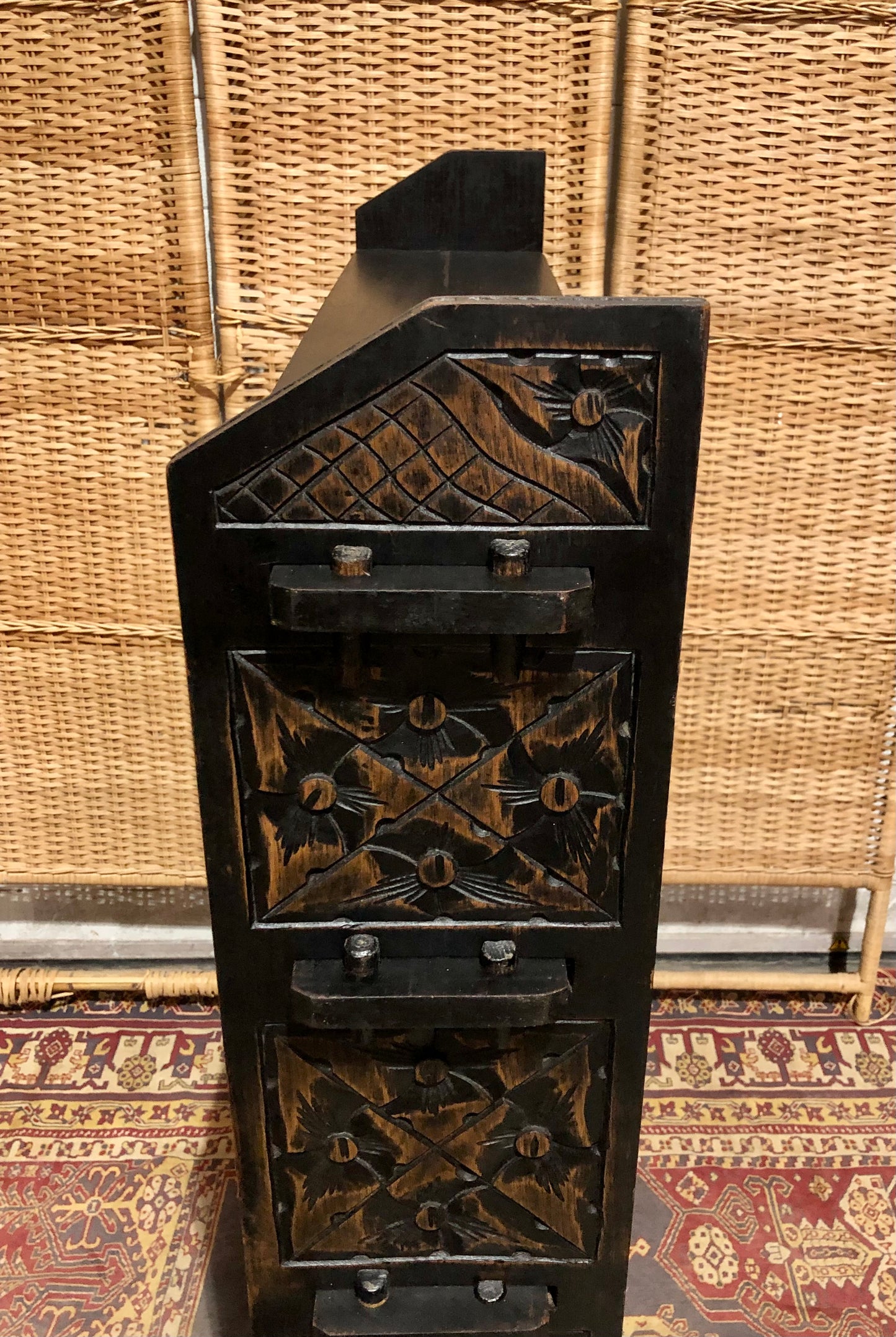 000519....Handsome Antique Carved Oak Bookcase/Bookshelves