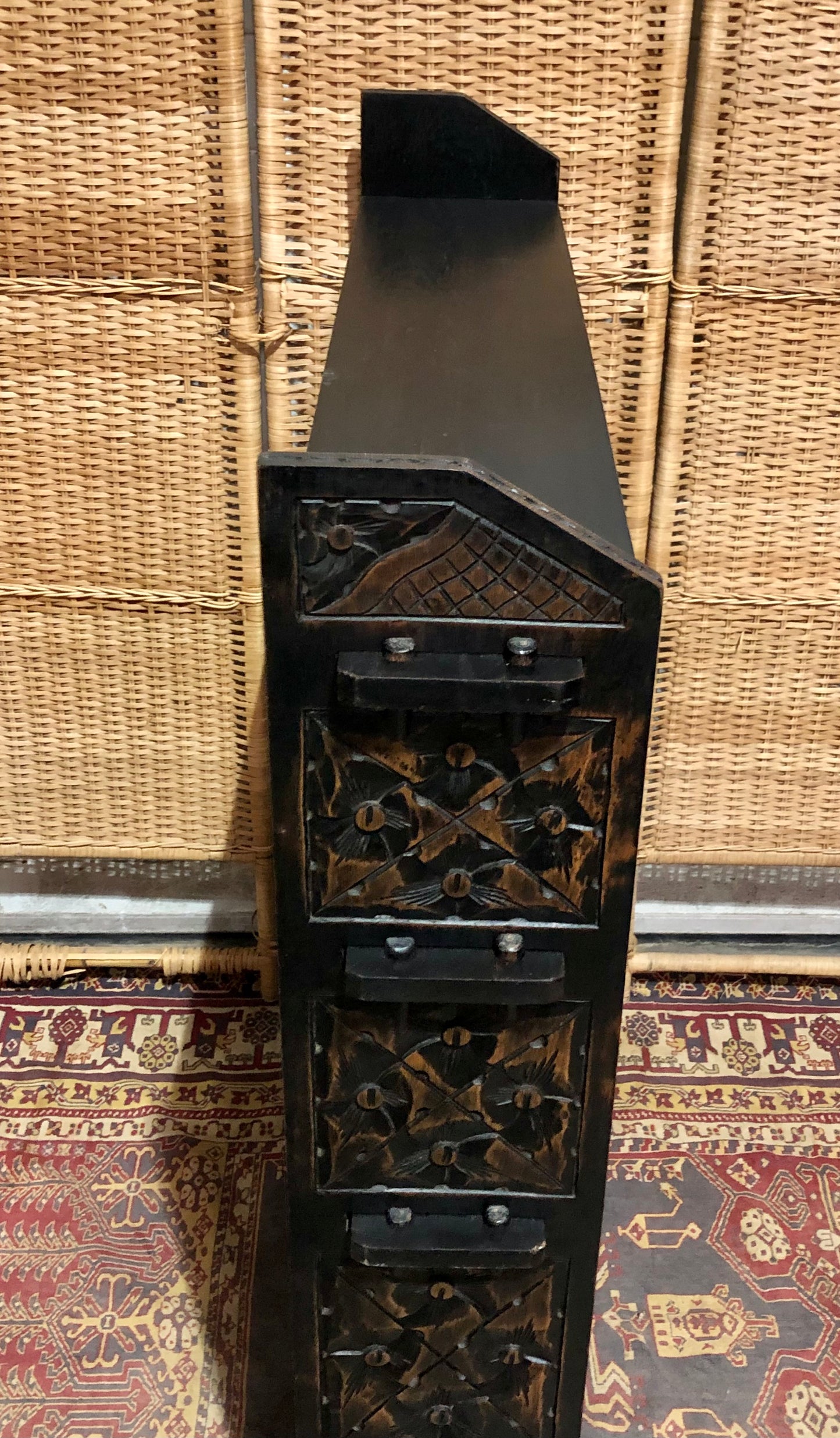 000519....Handsome Antique Carved Oak Bookcase/Bookshelves