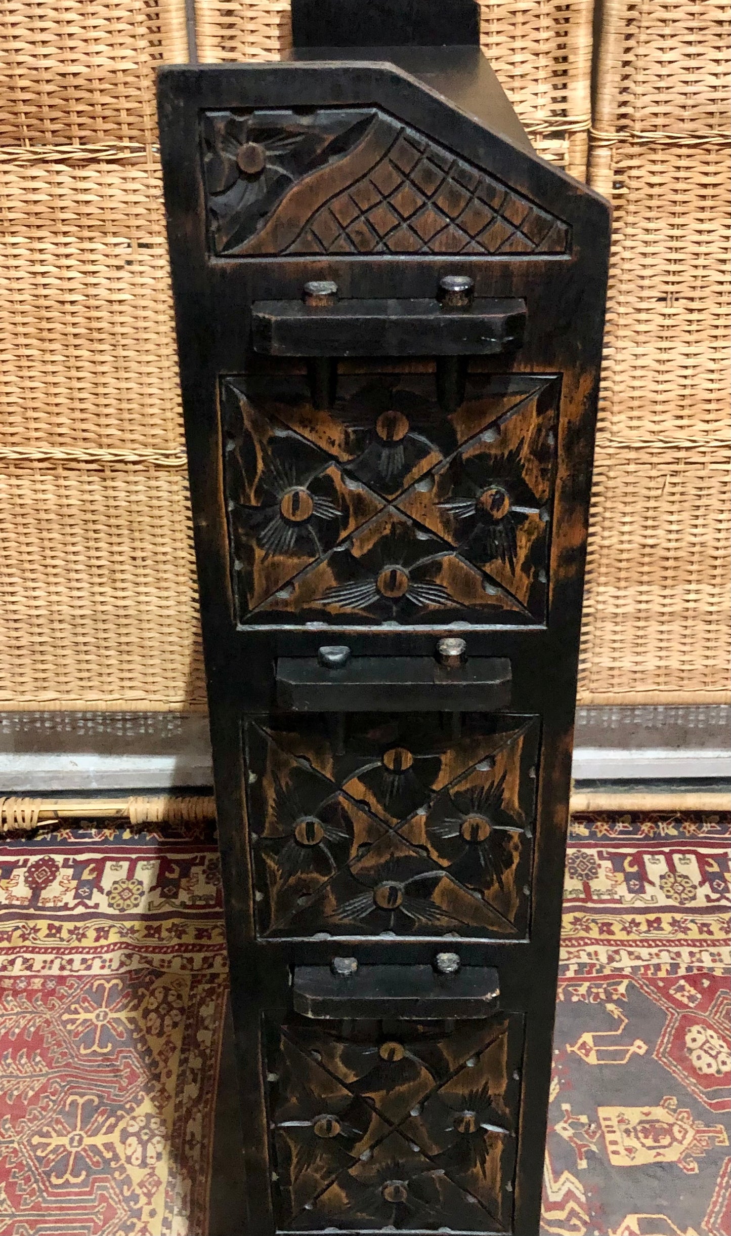 000519....Handsome Antique Carved Oak Bookcase/Bookshelves