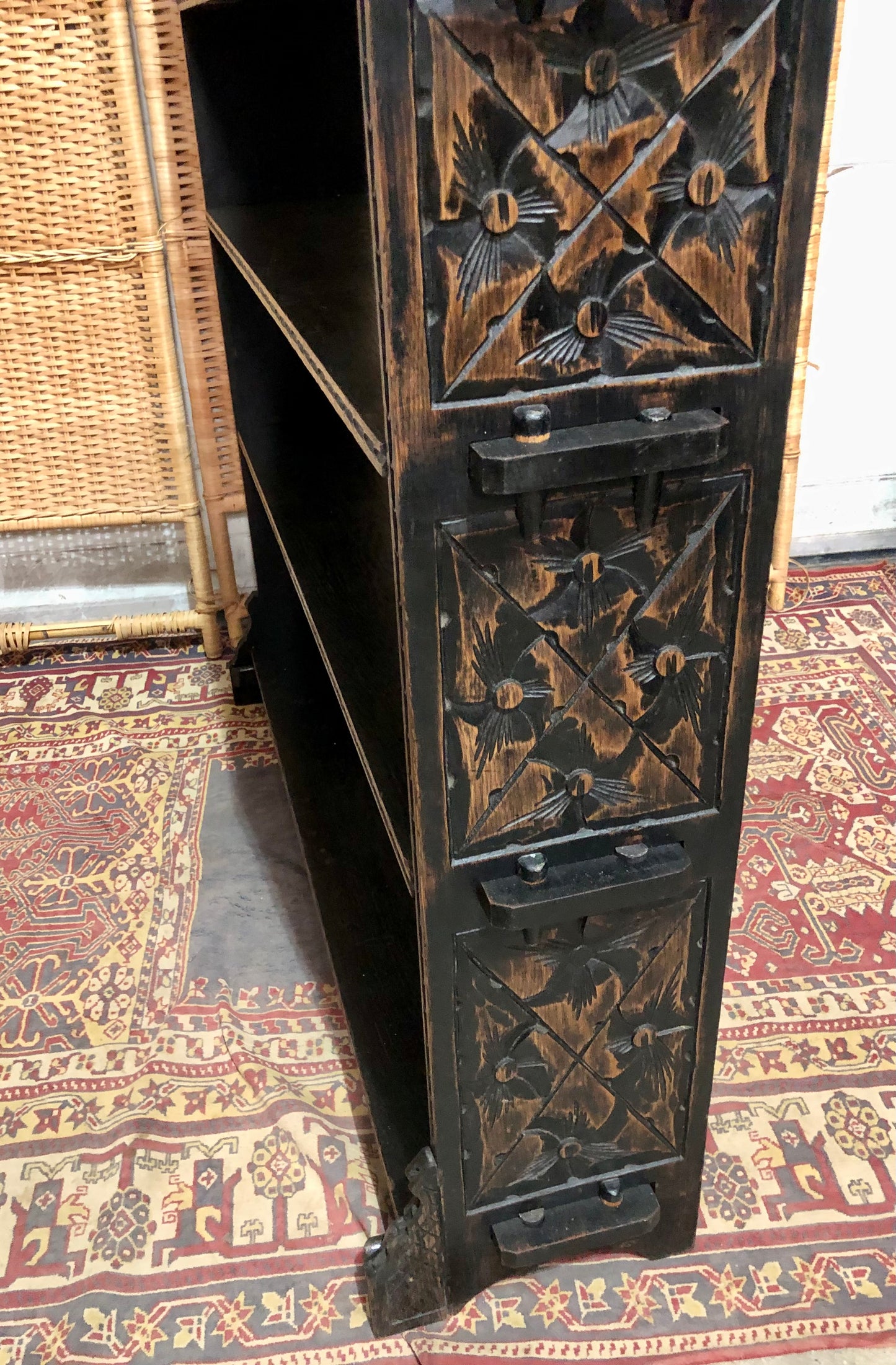 000519....Handsome Antique Carved Oak Bookcase/Bookshelves