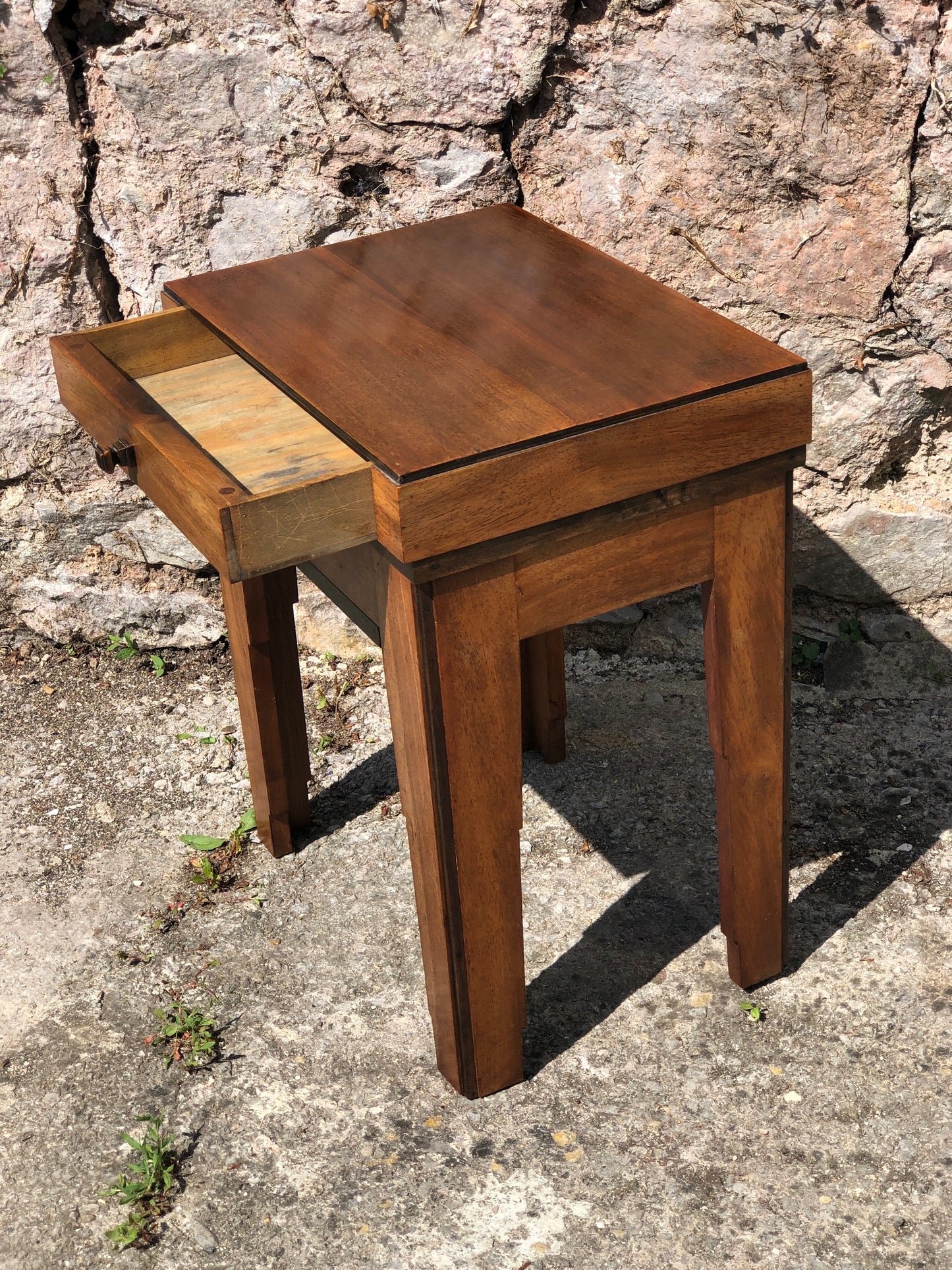 000516....Art Deco Lamp Table In Walnut