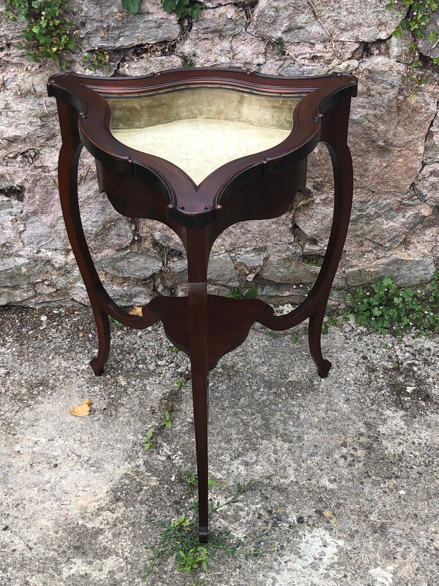 000508....Handsome Edwardian Mahogany Bijouterie Display Table