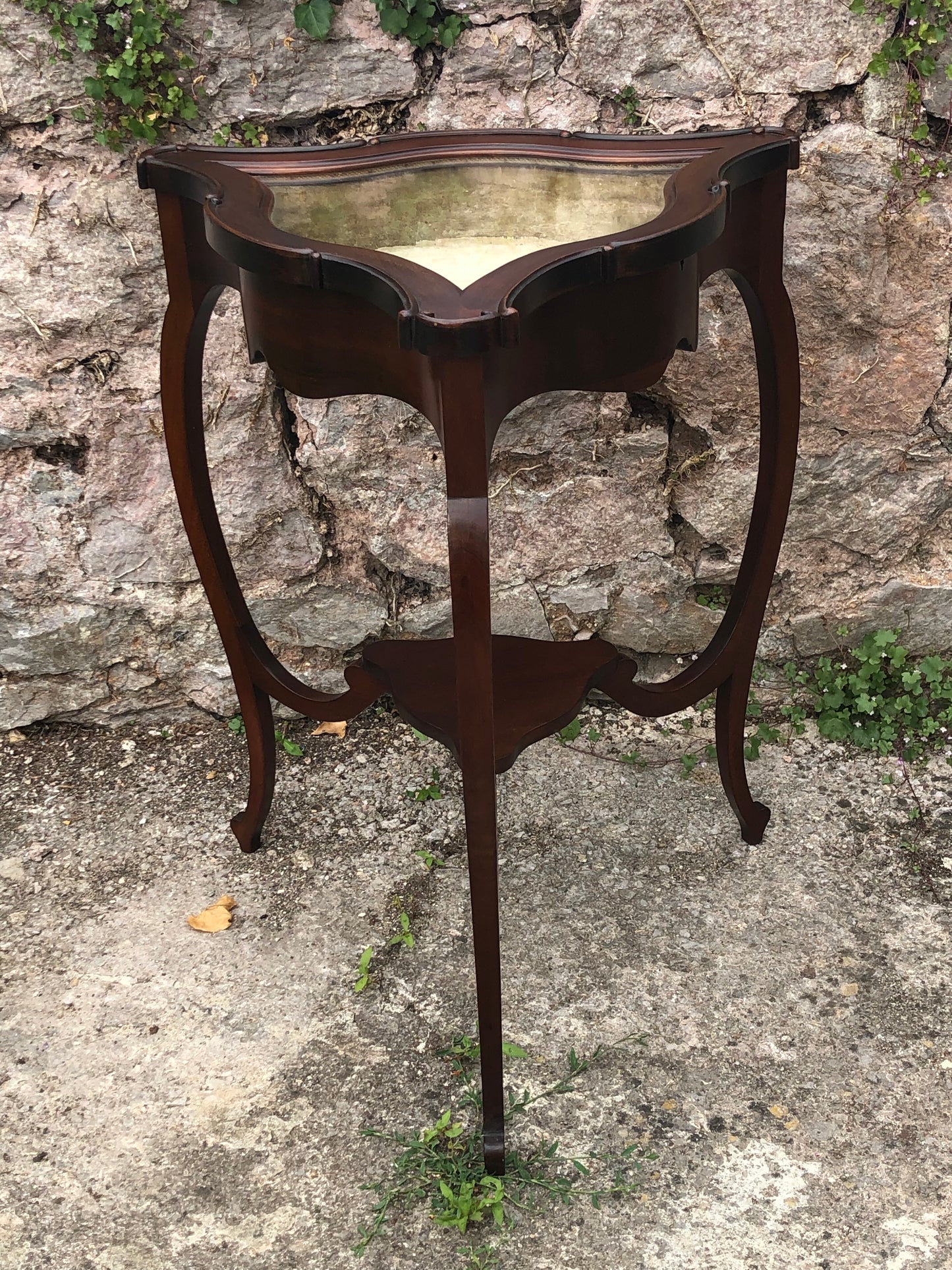 000508....Handsome Edwardian Mahogany Bijouterie Display Table