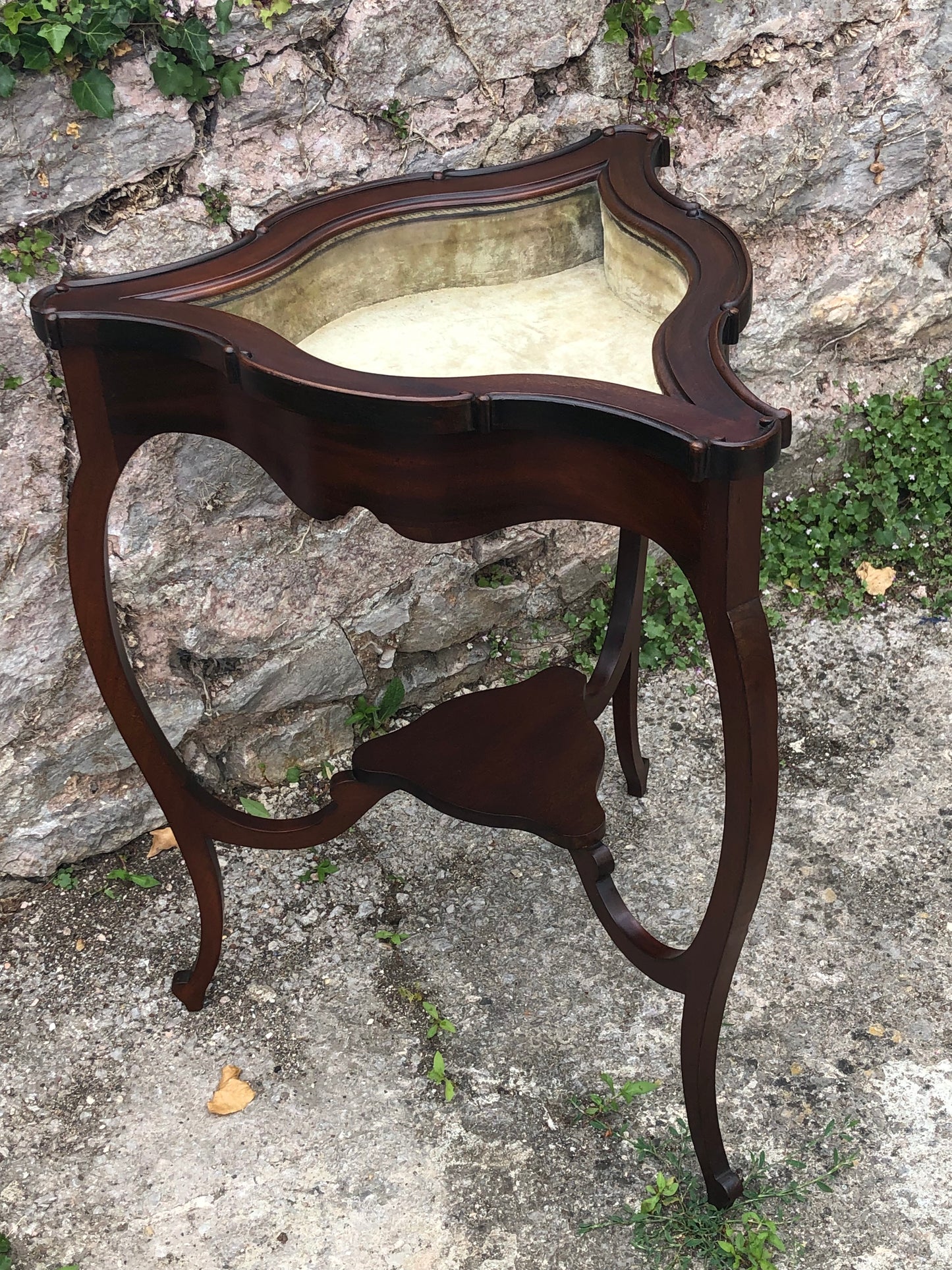 000508....Handsome Edwardian Mahogany Bijouterie Display Table