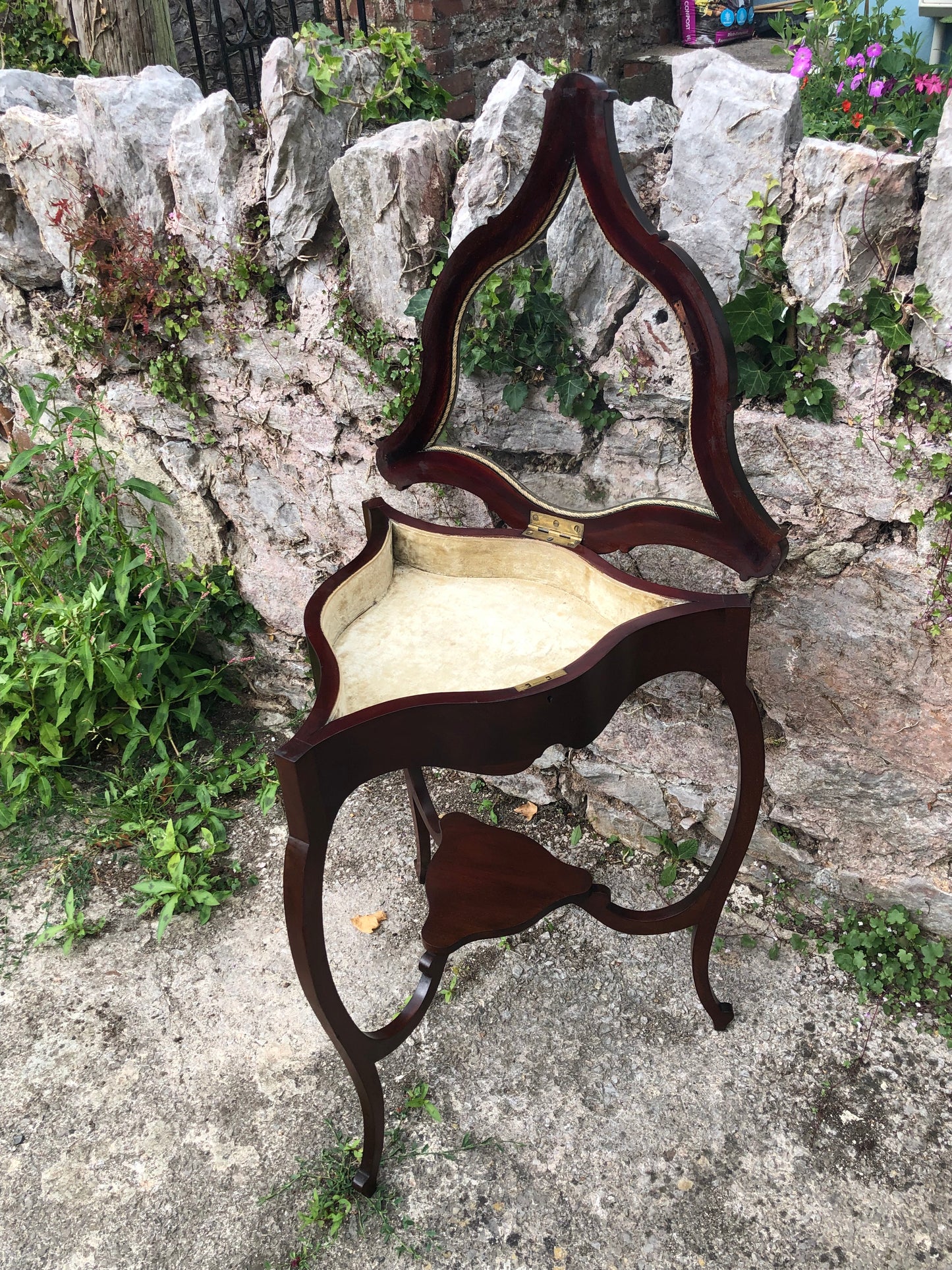 000508....Handsome Edwardian Mahogany Bijouterie Display Table