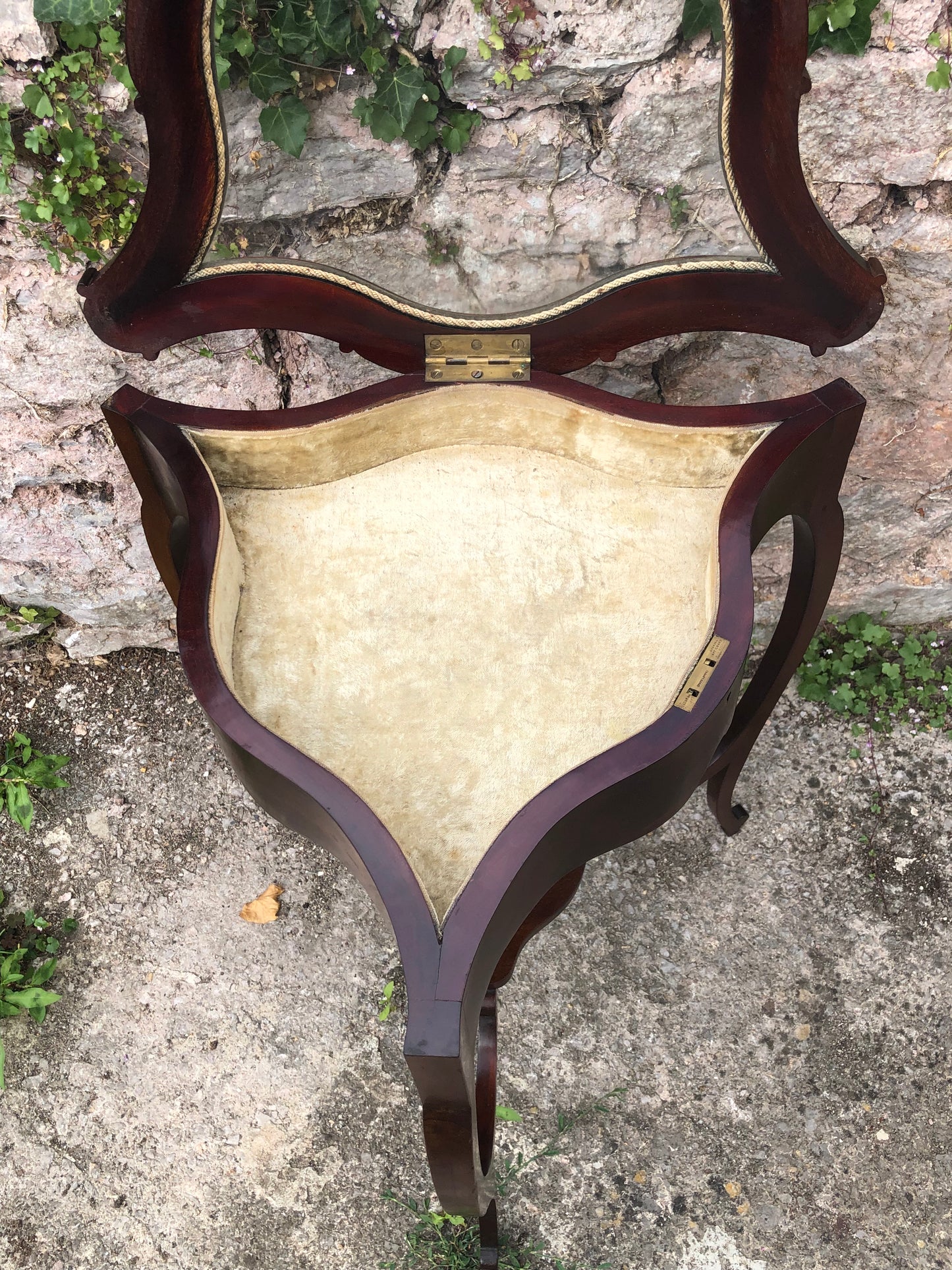 000508....Handsome Edwardian Mahogany Bijouterie Display Table