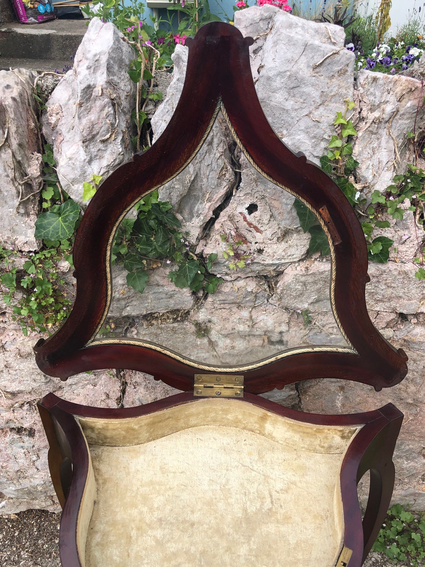 000508....Handsome Edwardian Mahogany Bijouterie Display Table
