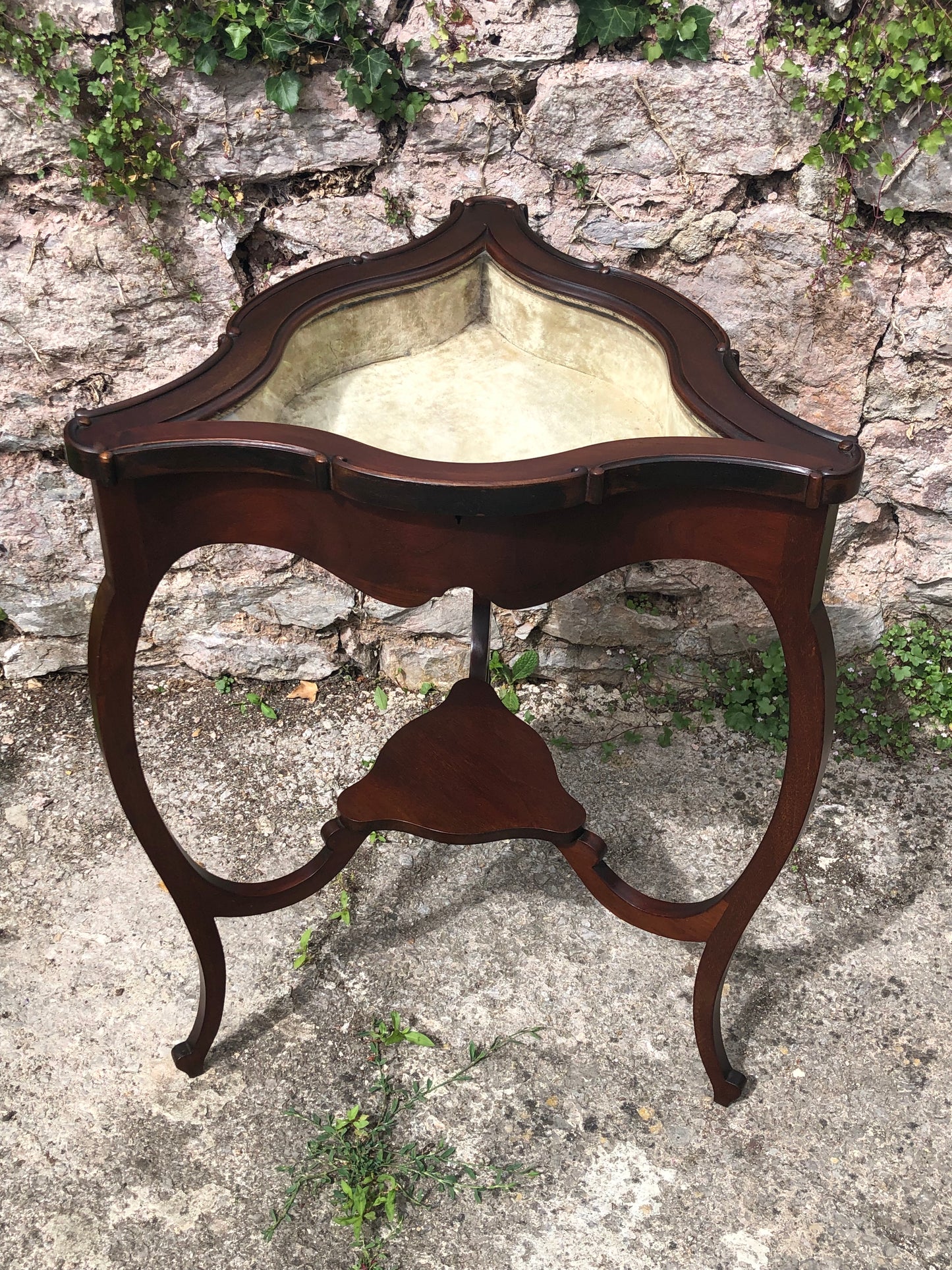 000508....Handsome Edwardian Mahogany Bijouterie Display Table
