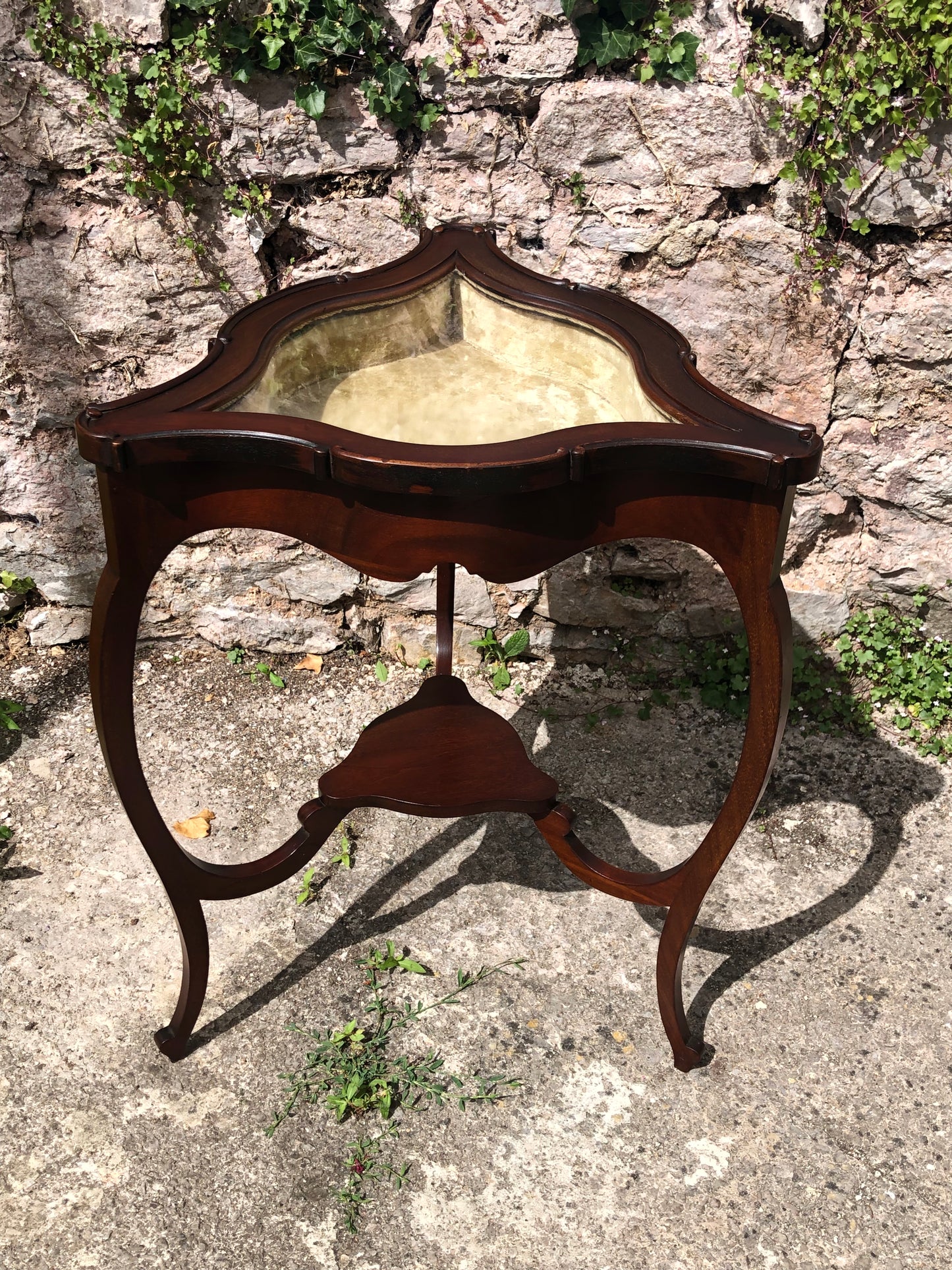 000508....Handsome Edwardian Mahogany Bijouterie Display Table