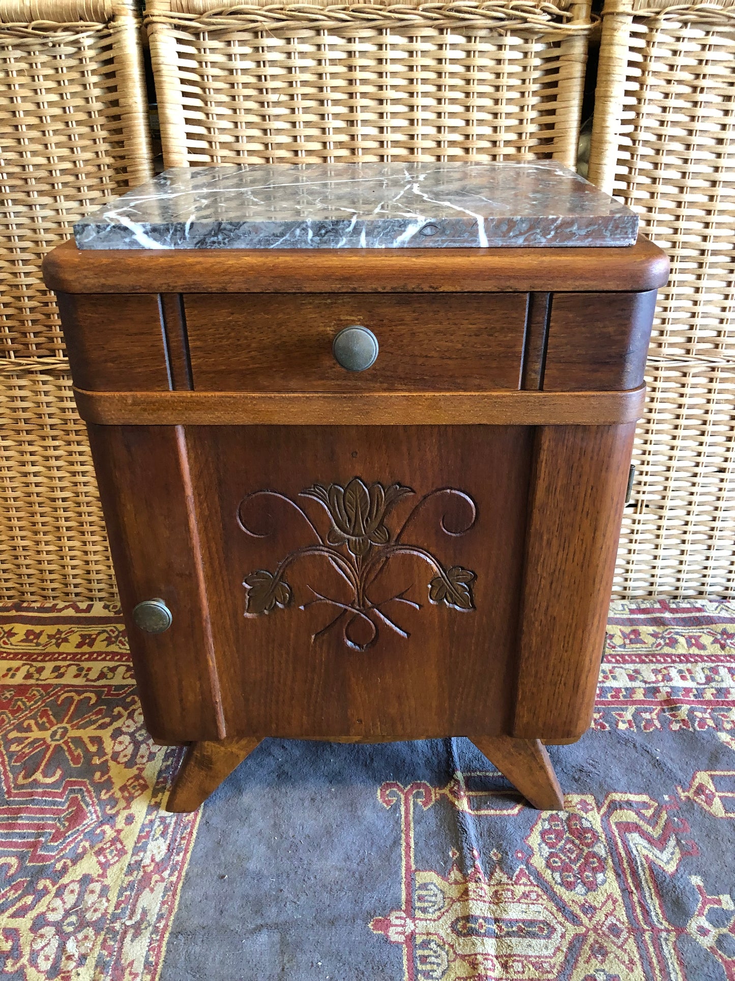 000506....Handsome Small Art Deco Bedside Lamp Table