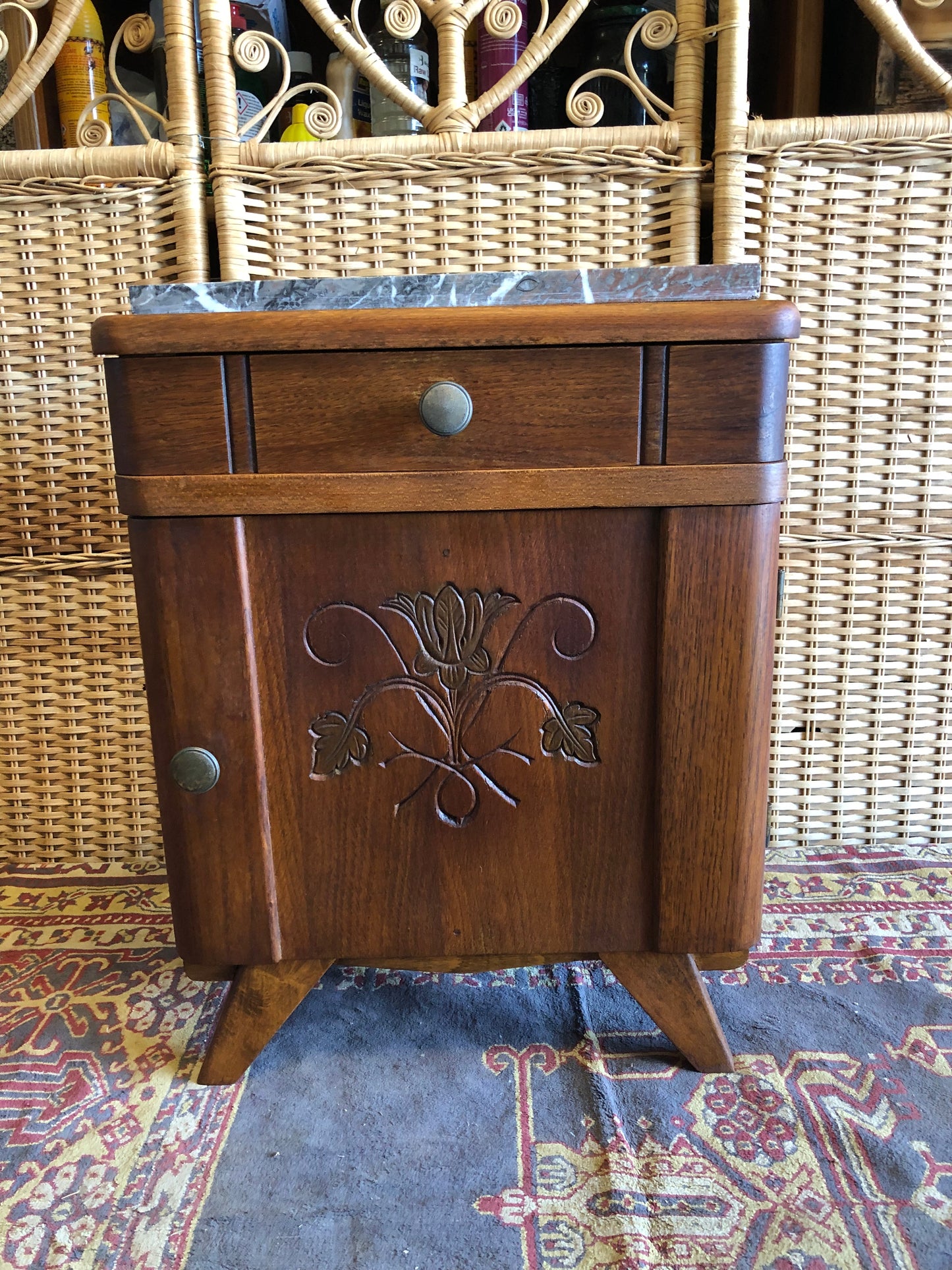 000506....Handsome Small Art Deco Bedside Lamp Table