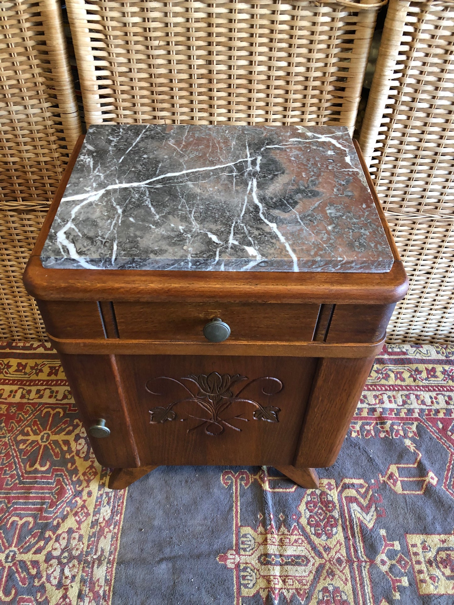 000506....Handsome Small Art Deco Bedside Lamp Table