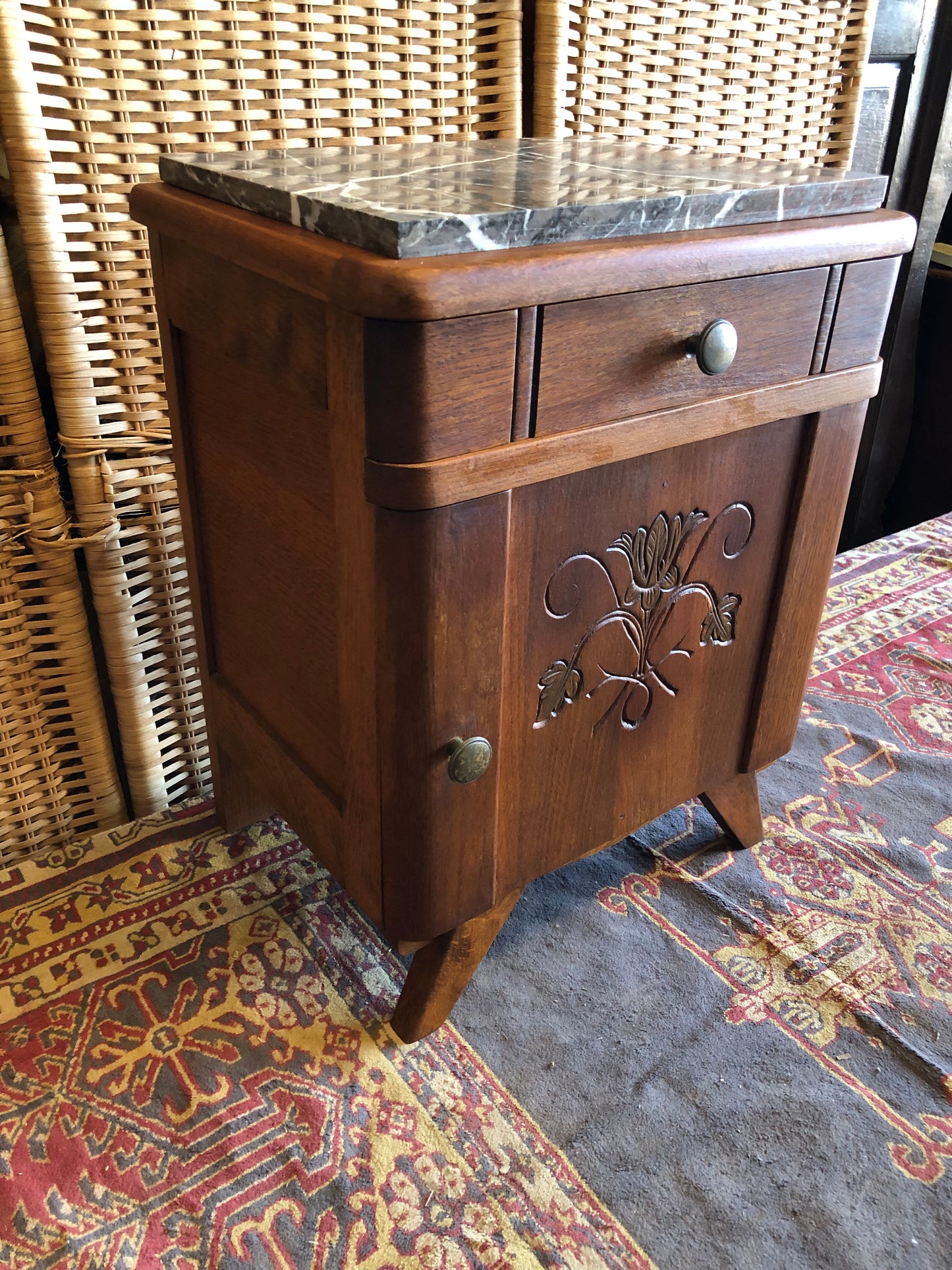 000506....Handsome Small Art Deco Bedside Lamp Table