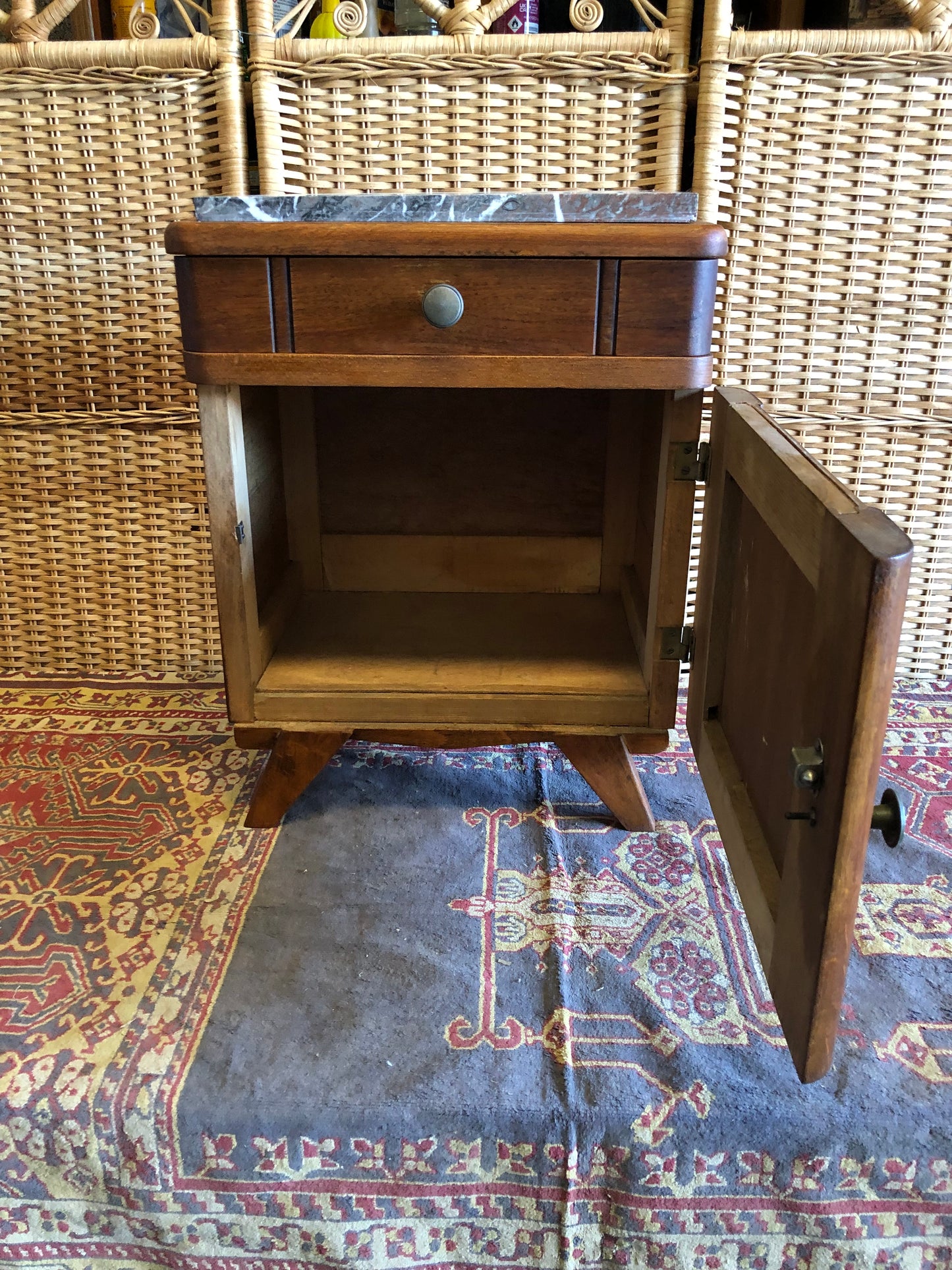 000506....Handsome Small Art Deco Bedside Lamp Table