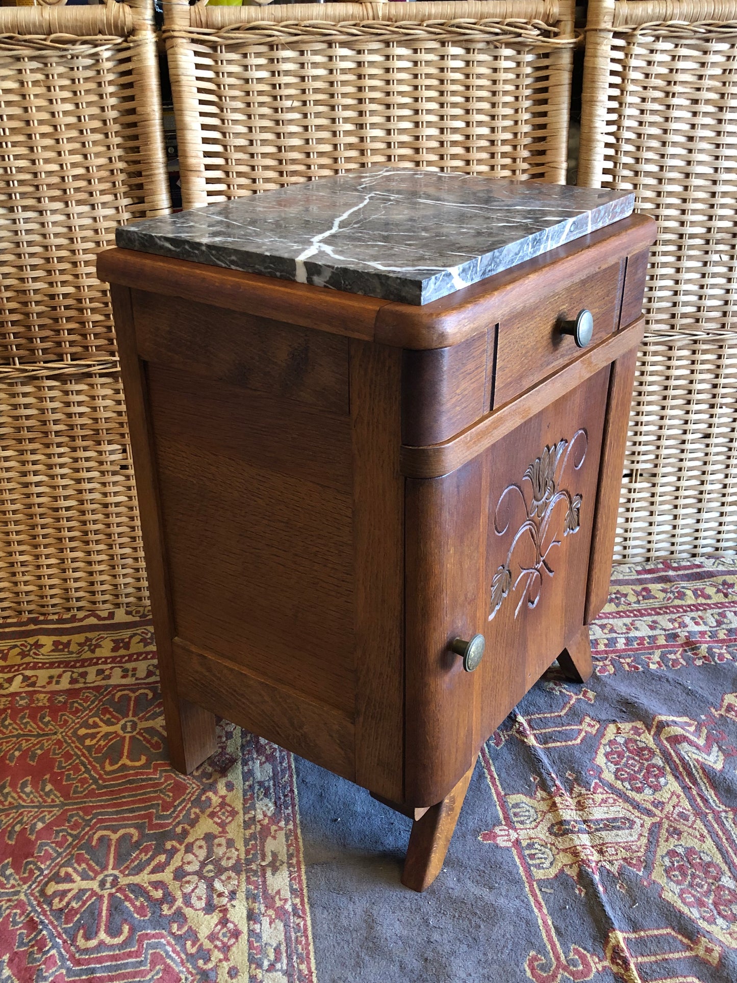 000506....Handsome Small Art Deco Bedside Lamp Table