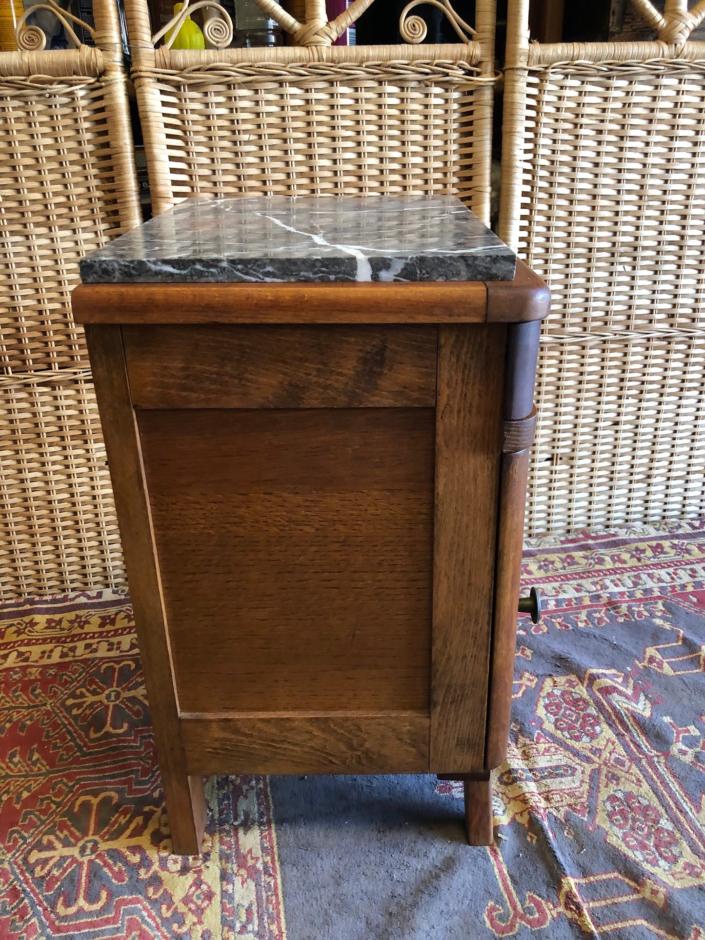 000506....Handsome Small Art Deco Bedside Lamp Table
