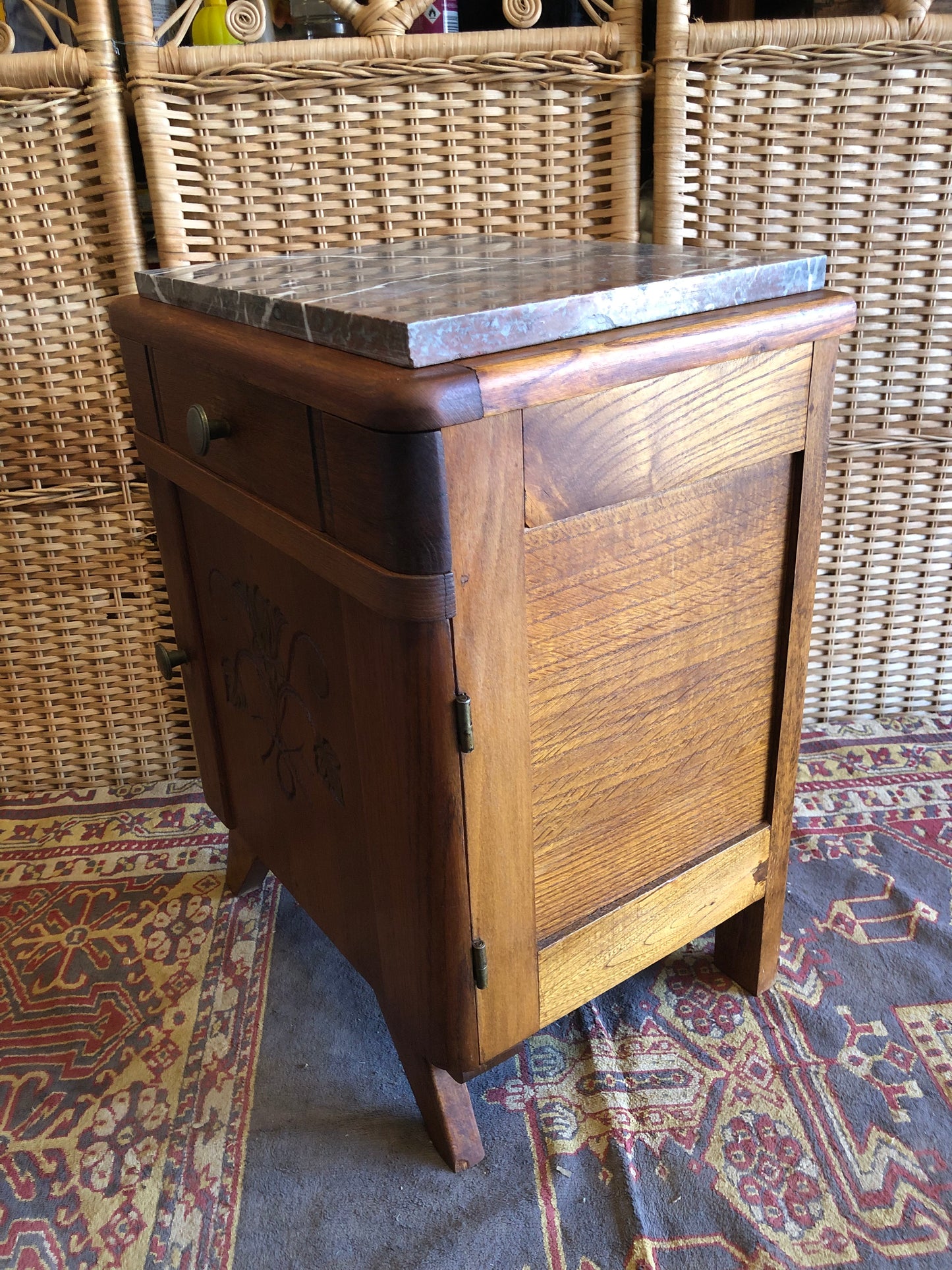 000506....Handsome Small Art Deco Bedside Lamp Table