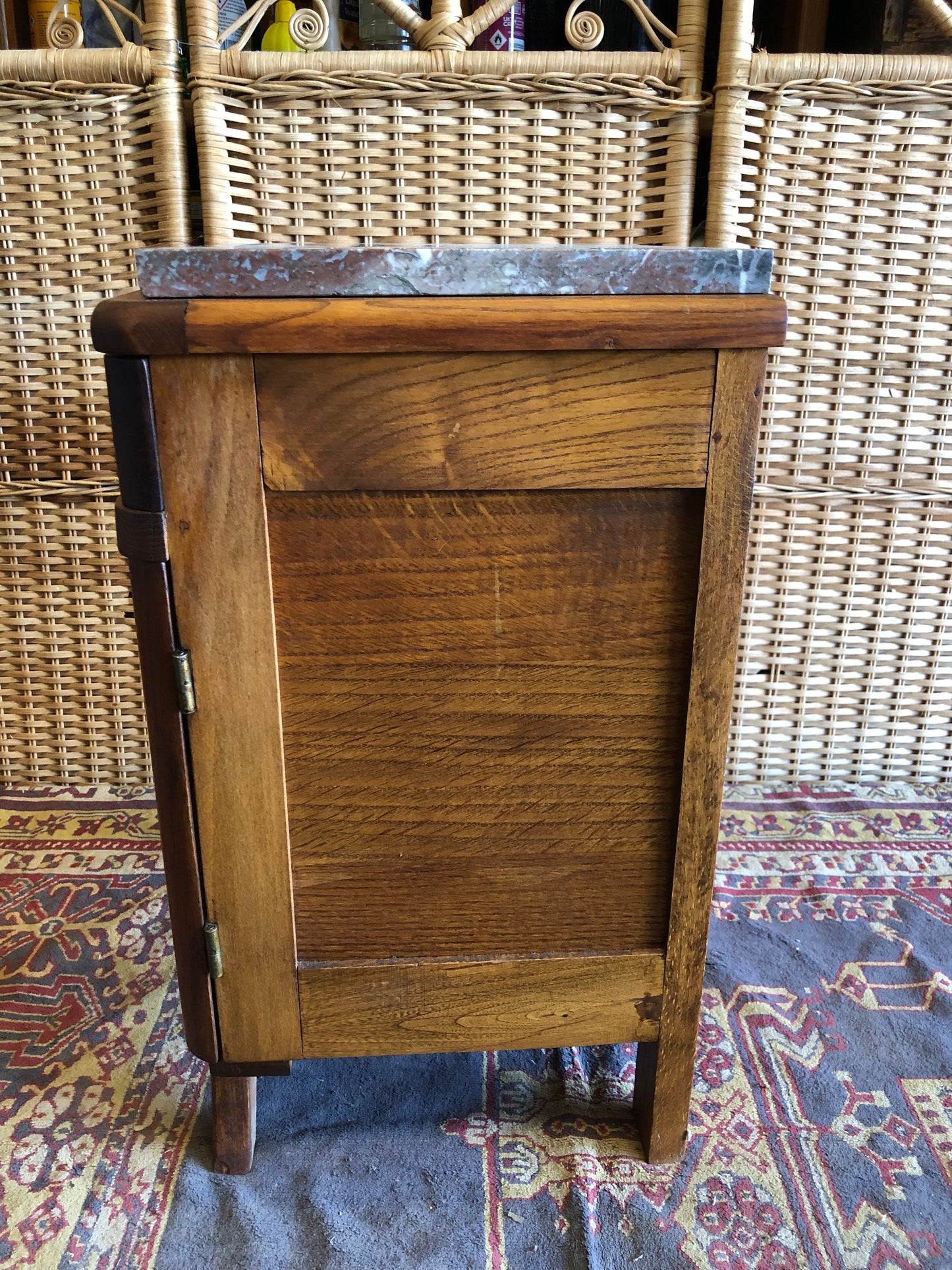 000506....Handsome Small Art Deco Bedside Lamp Table