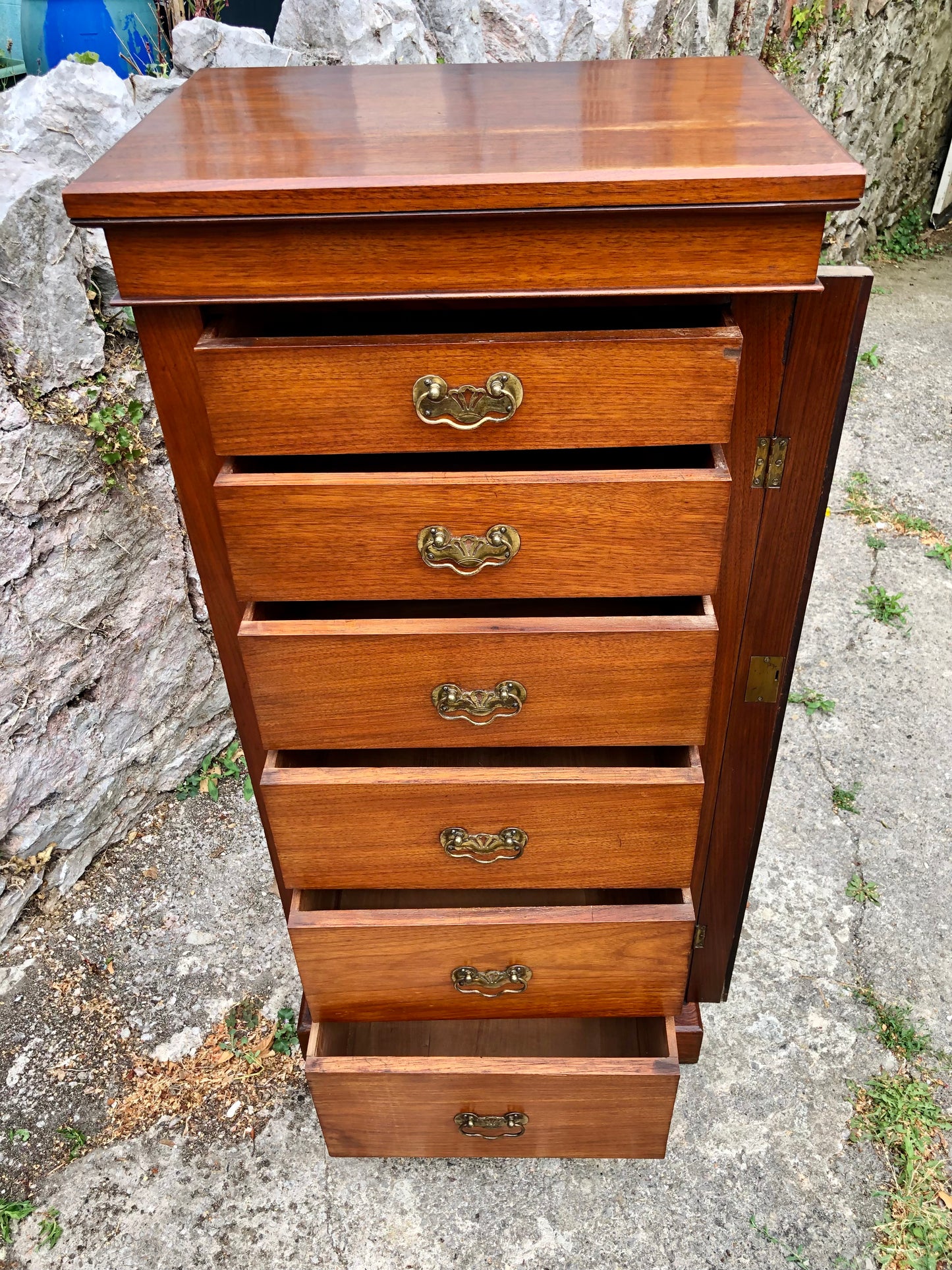 000505....Handsome Antique Walnut Wellington Chest Of Drawers