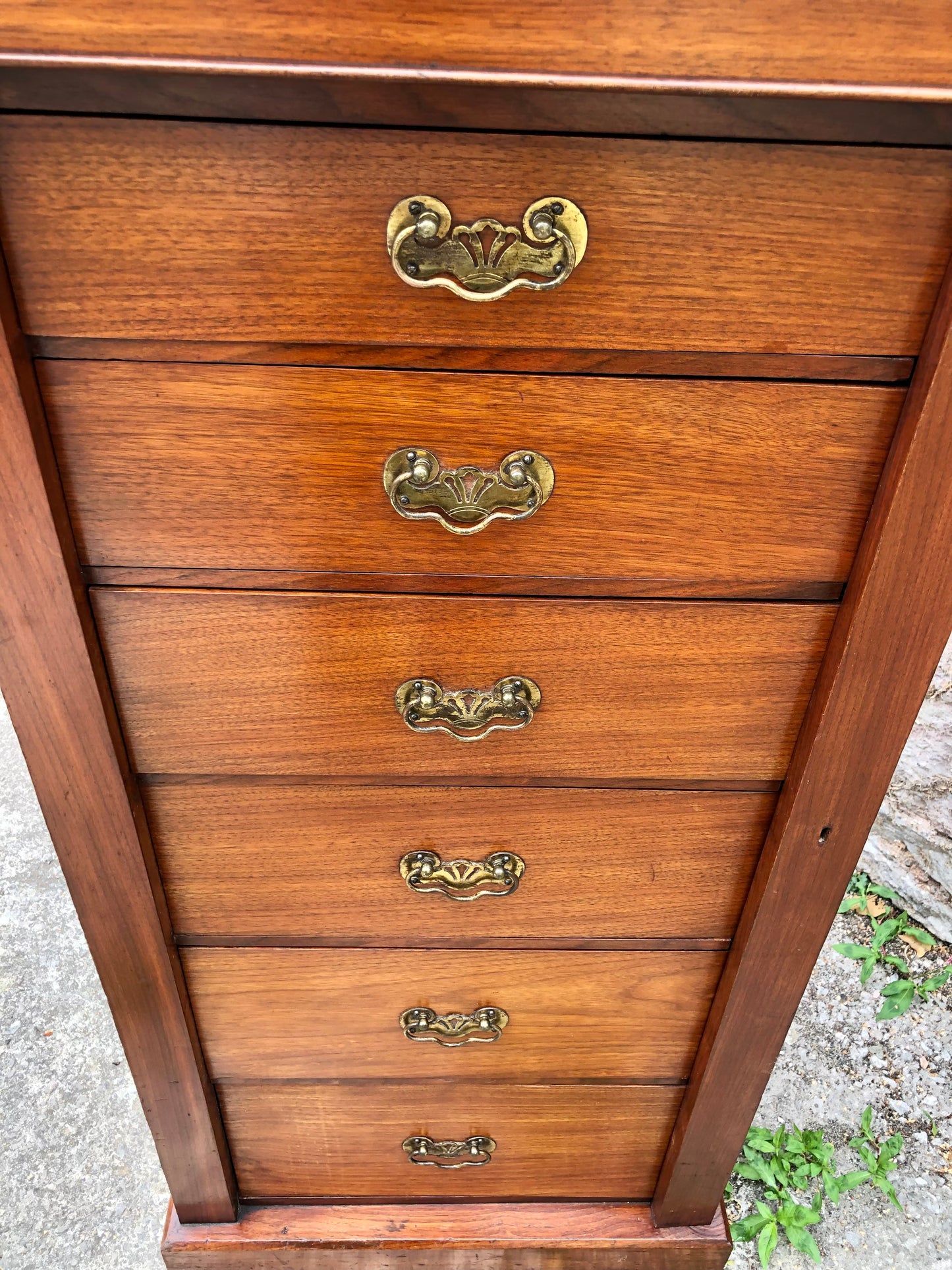 000505....Handsome Antique Walnut Wellington Chest Of Drawers