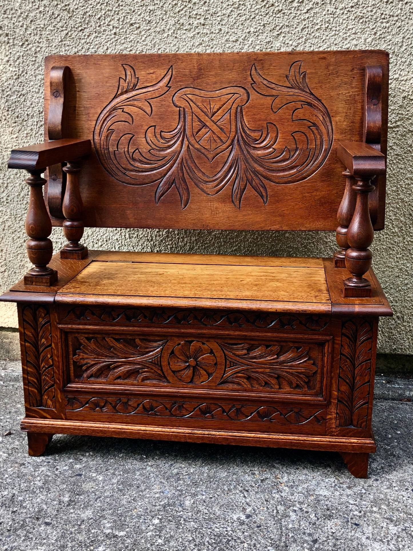 000503....Handsome Vintage Carved Oak Monks Bench Or Hall Seat