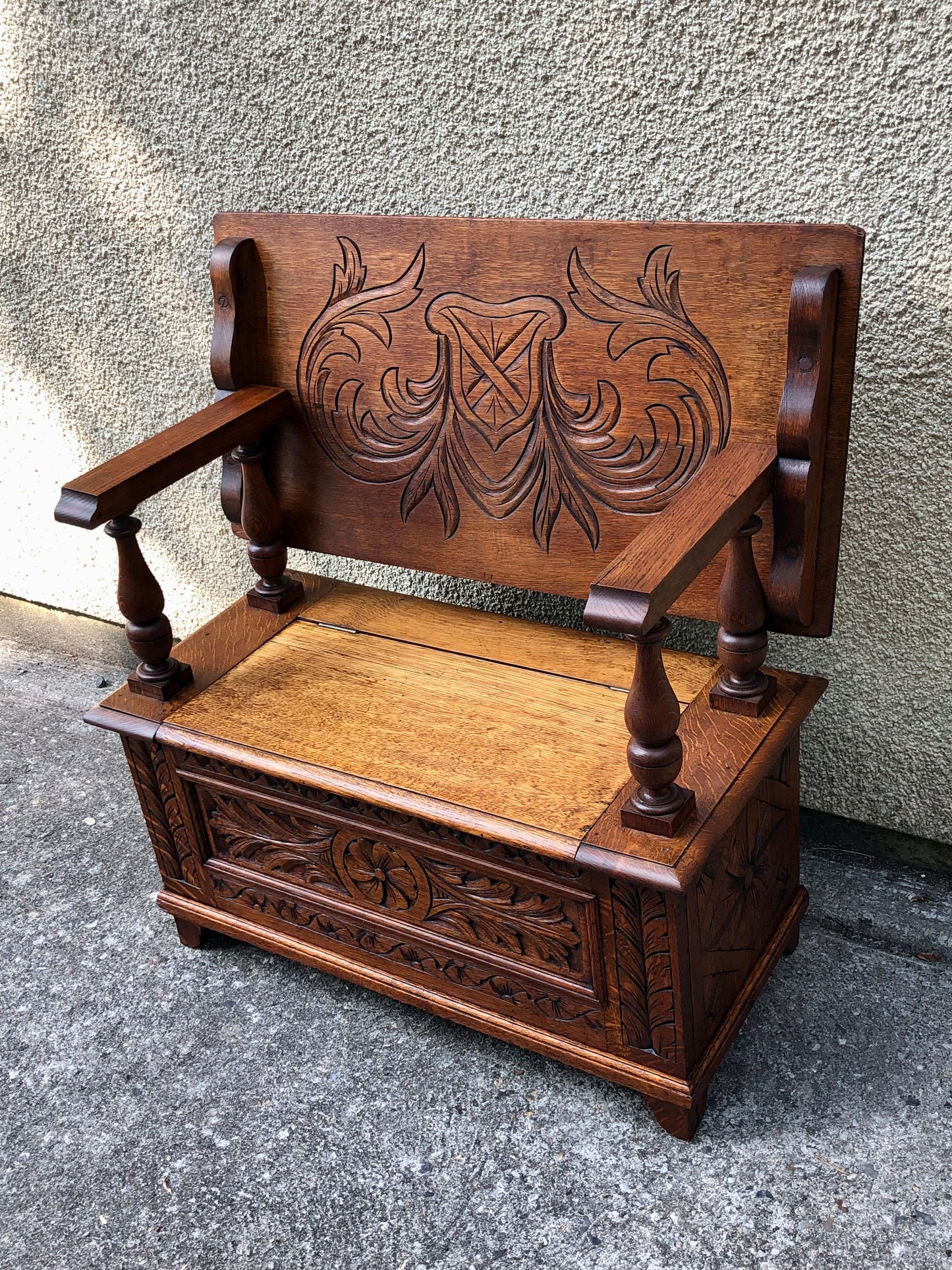 000503....Handsome Vintage Carved Oak Monks Bench Or Hall Seat