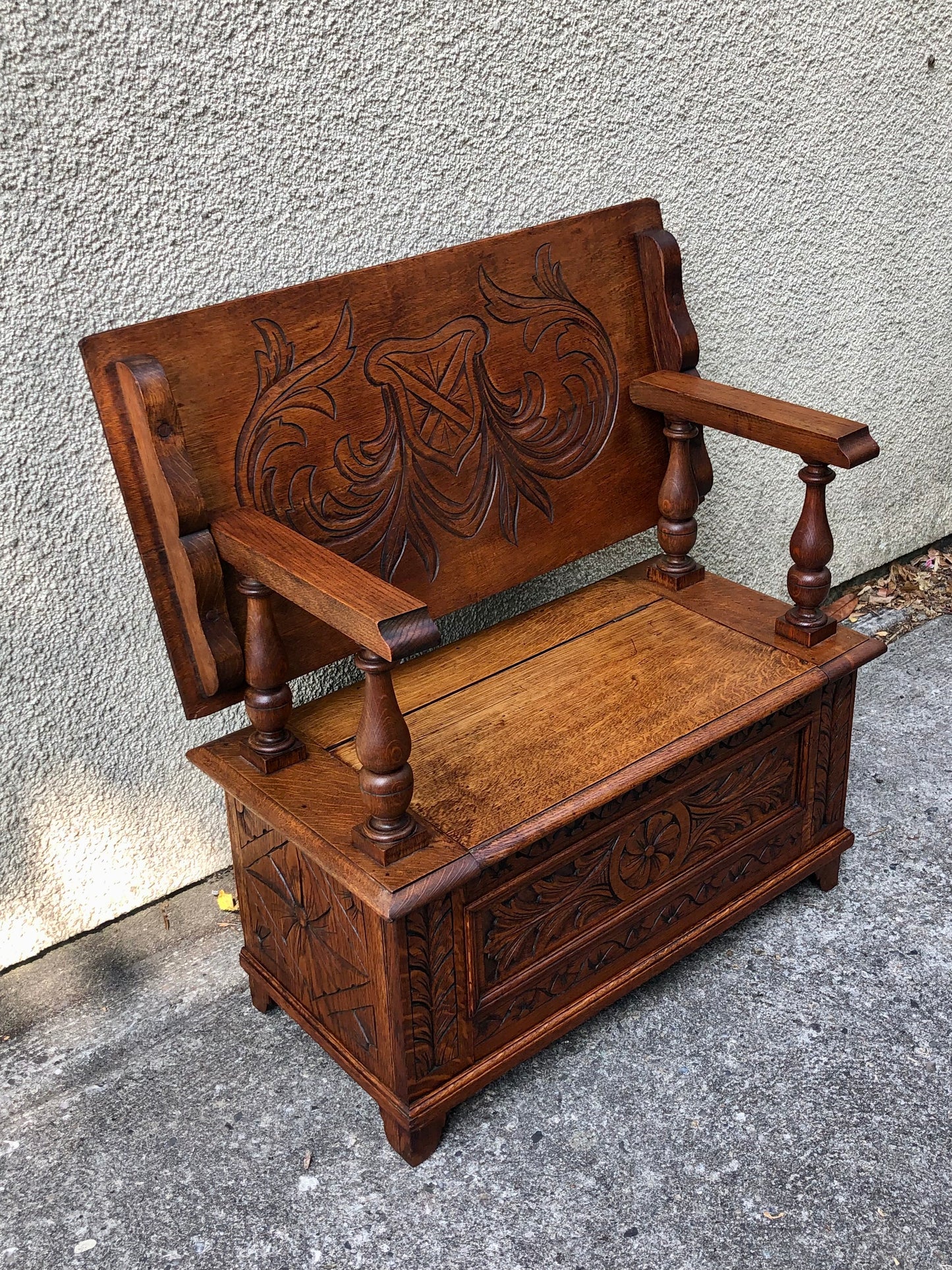 000503....Handsome Vintage Carved Oak Monks Bench Or Hall Seat