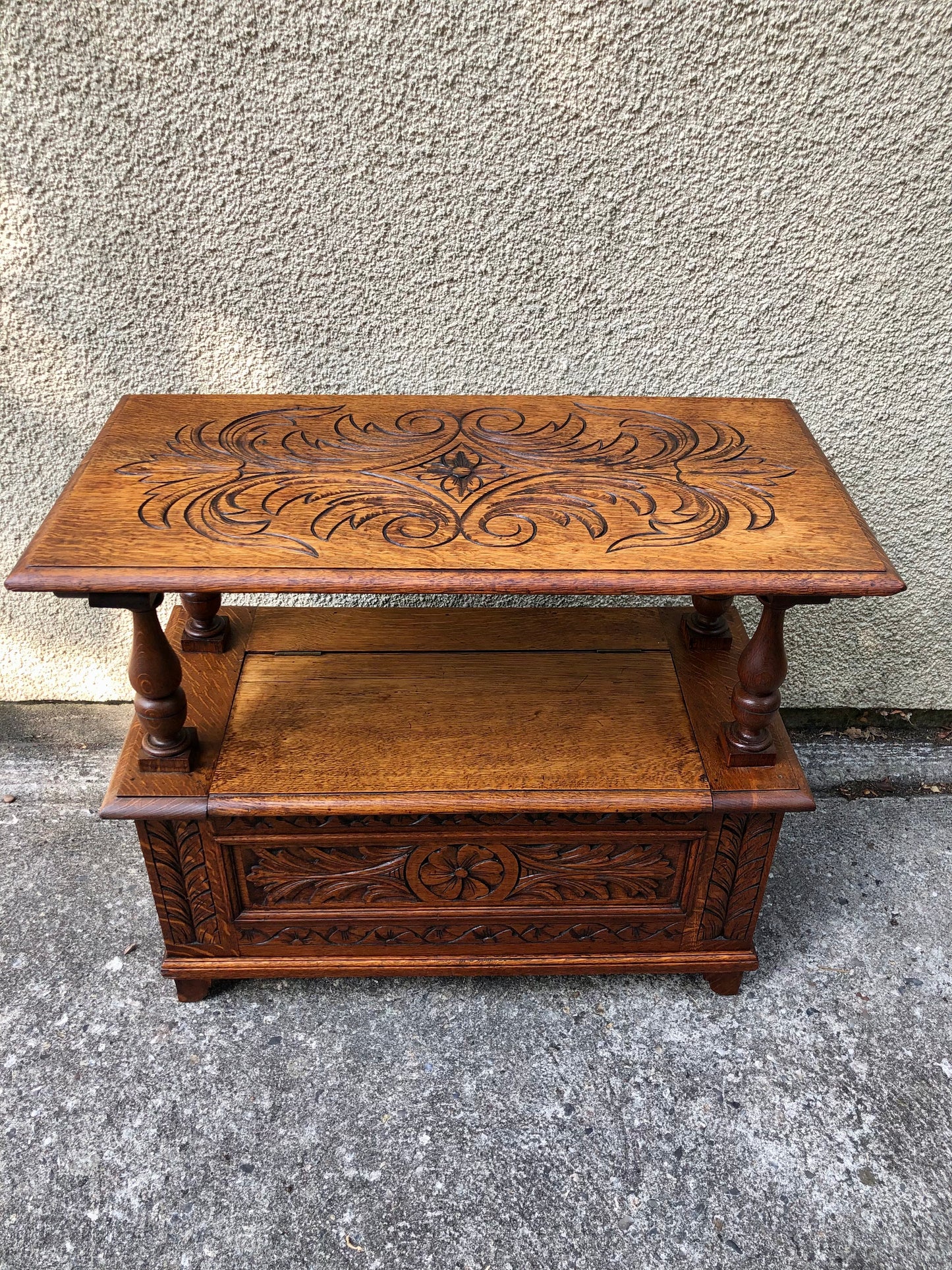000503....Handsome Vintage Carved Oak Monks Bench Or Hall Seat