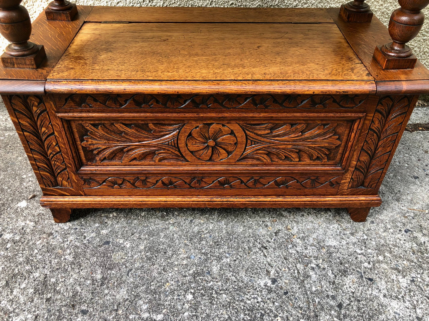 000503....Handsome Vintage Carved Oak Monks Bench Or Hall Seat