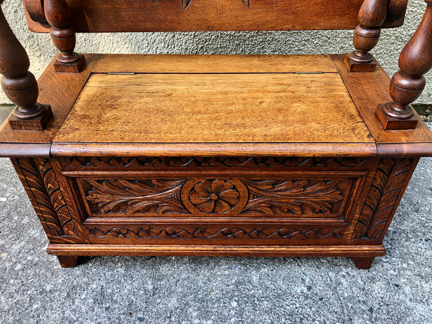 000503....Handsome Vintage Carved Oak Monks Bench Or Hall Seat