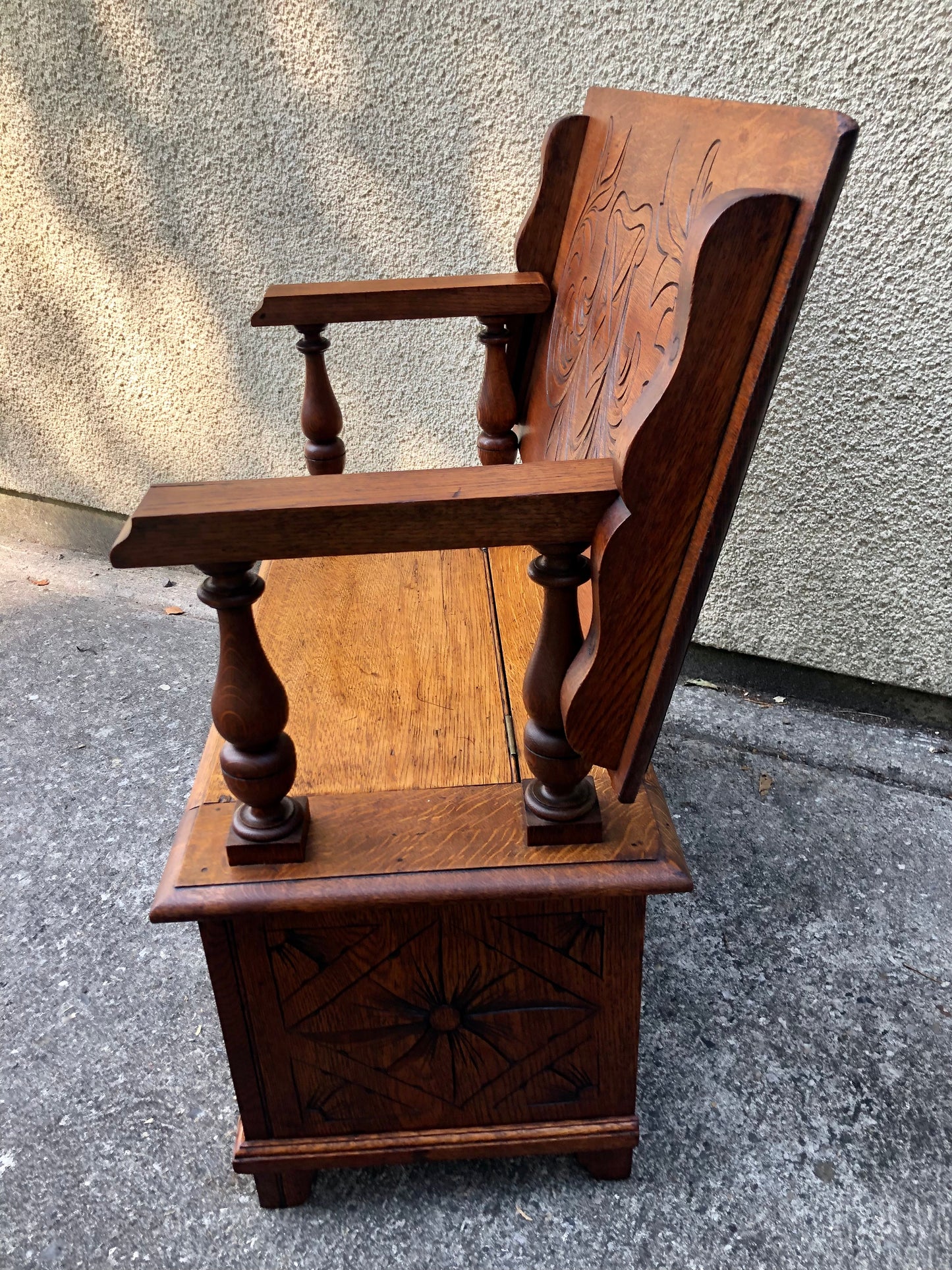 000503....Handsome Vintage Carved Oak Monks Bench Or Hall Seat