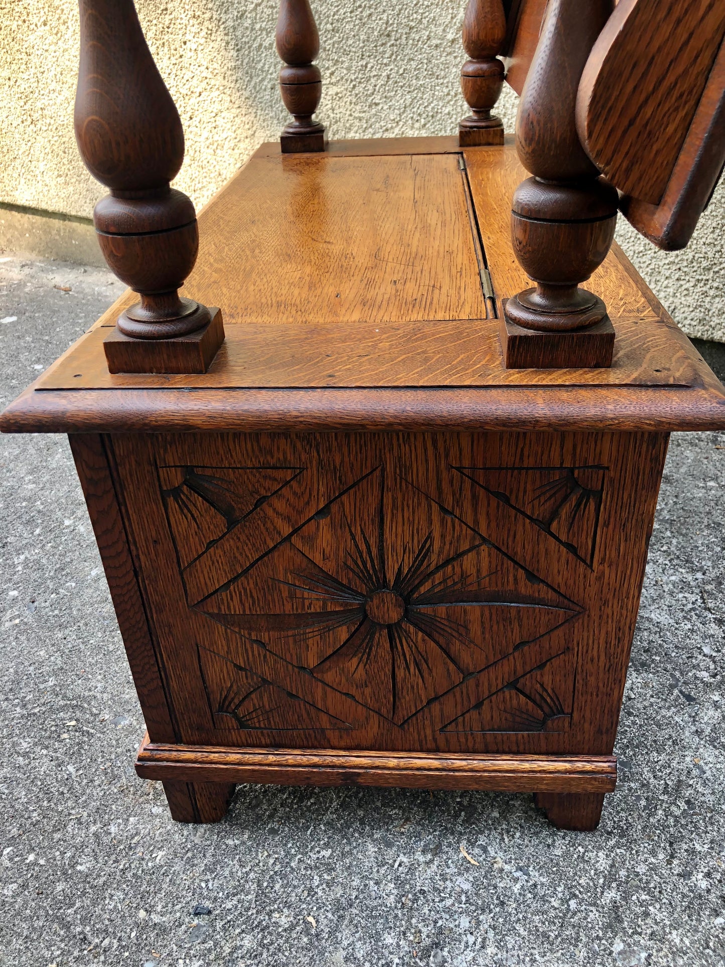 000503....Handsome Vintage Carved Oak Monks Bench Or Hall Seat