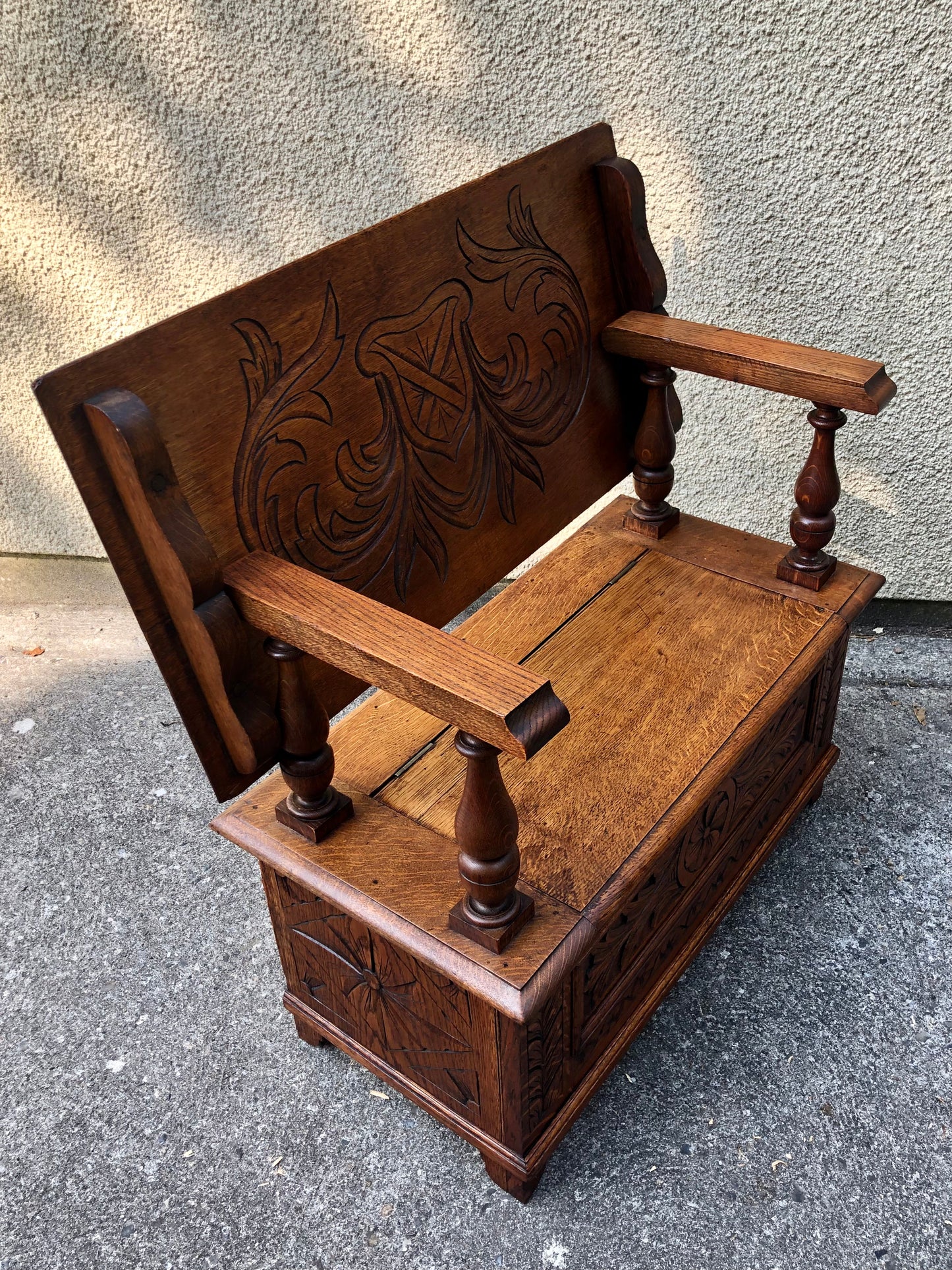 000503....Handsome Vintage Carved Oak Monks Bench Or Hall Seat