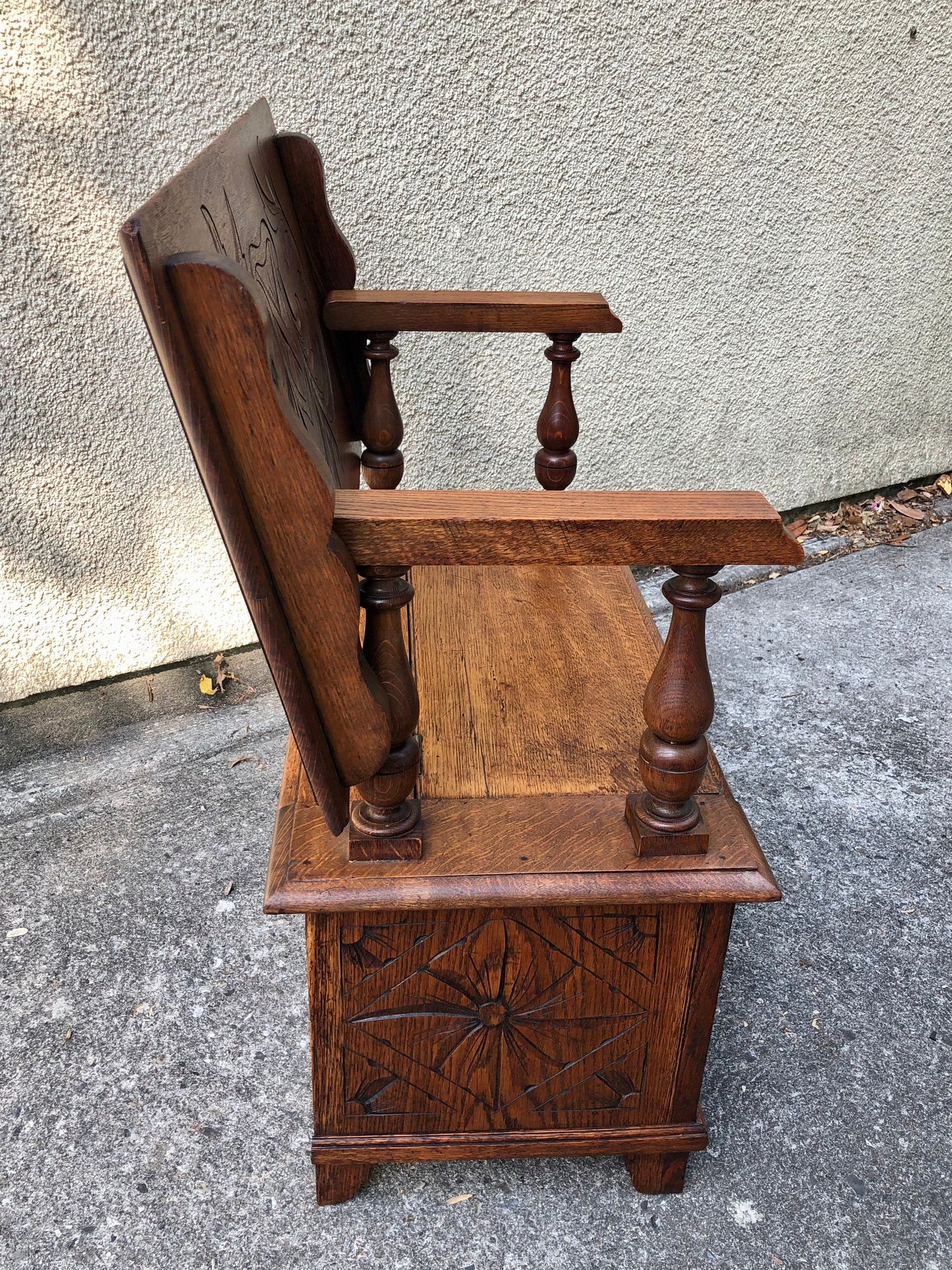 000503....Handsome Vintage Carved Oak Monks Bench Or Hall Seat