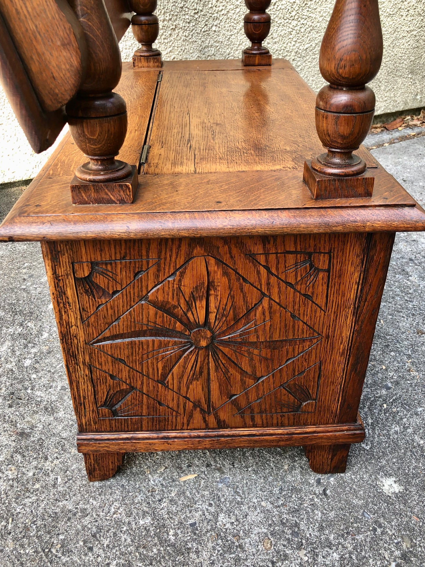 000503....Handsome Vintage Carved Oak Monks Bench Or Hall Seat