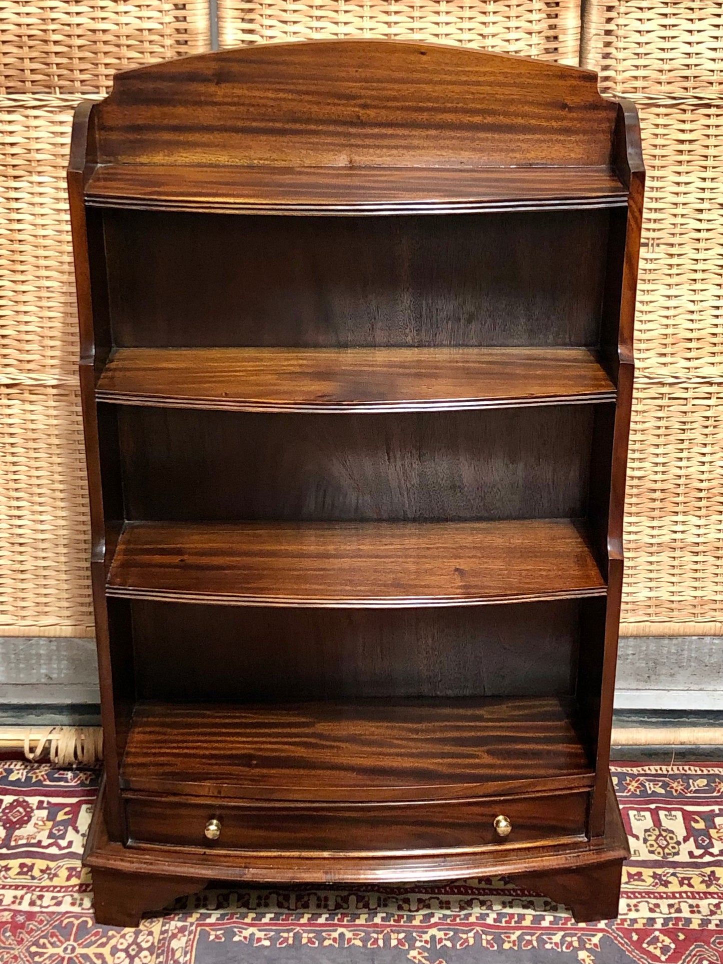 000641.... Handsome Vintage Mahogany Bookcase