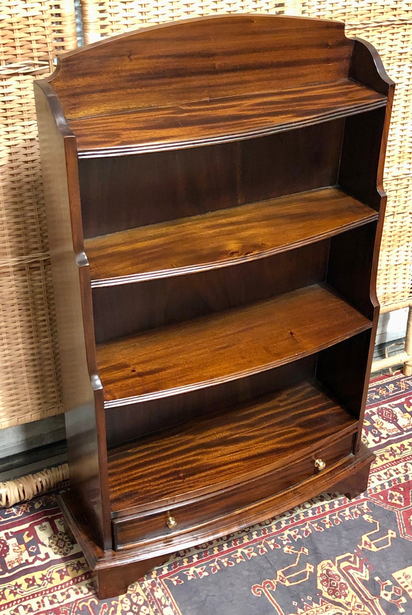 000641.... Handsome Vintage Mahogany Bookcase