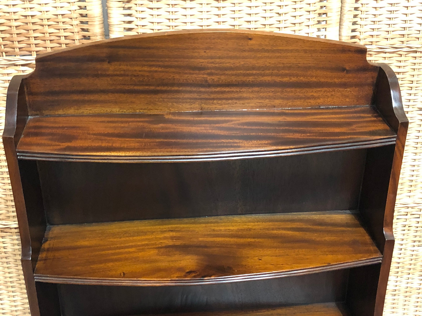 000641.... Handsome Vintage Mahogany Bookcase