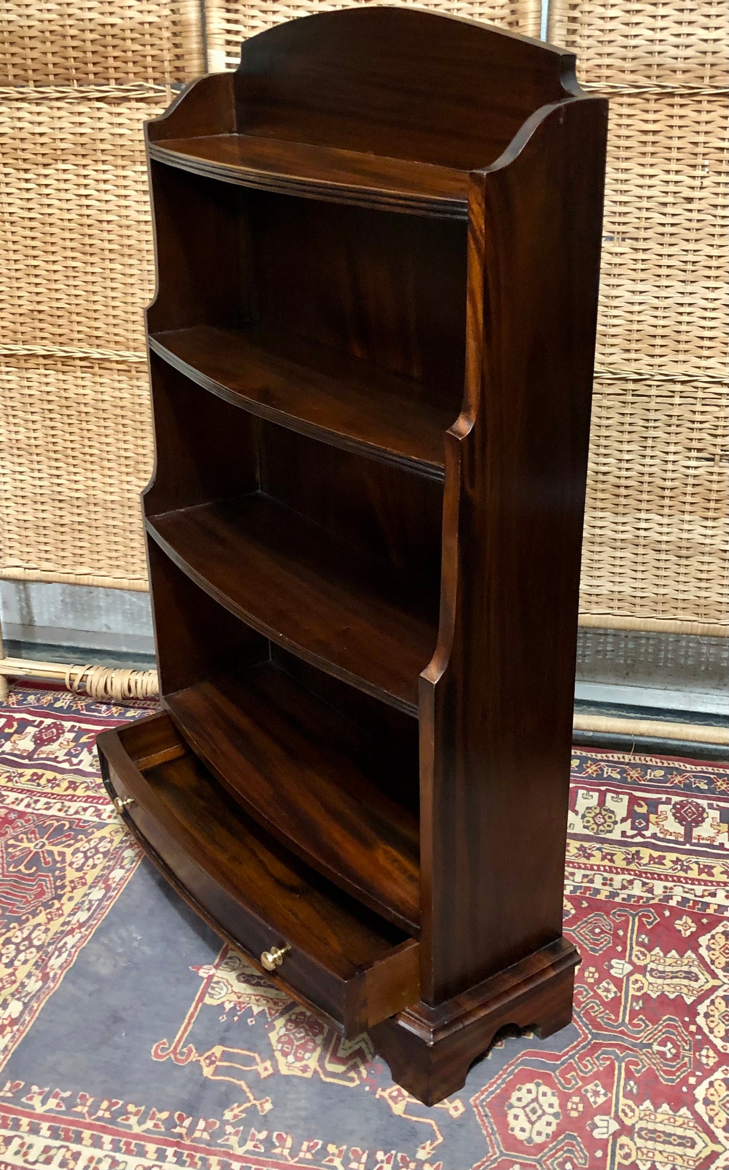 000641.... Handsome Vintage Mahogany Bookcase