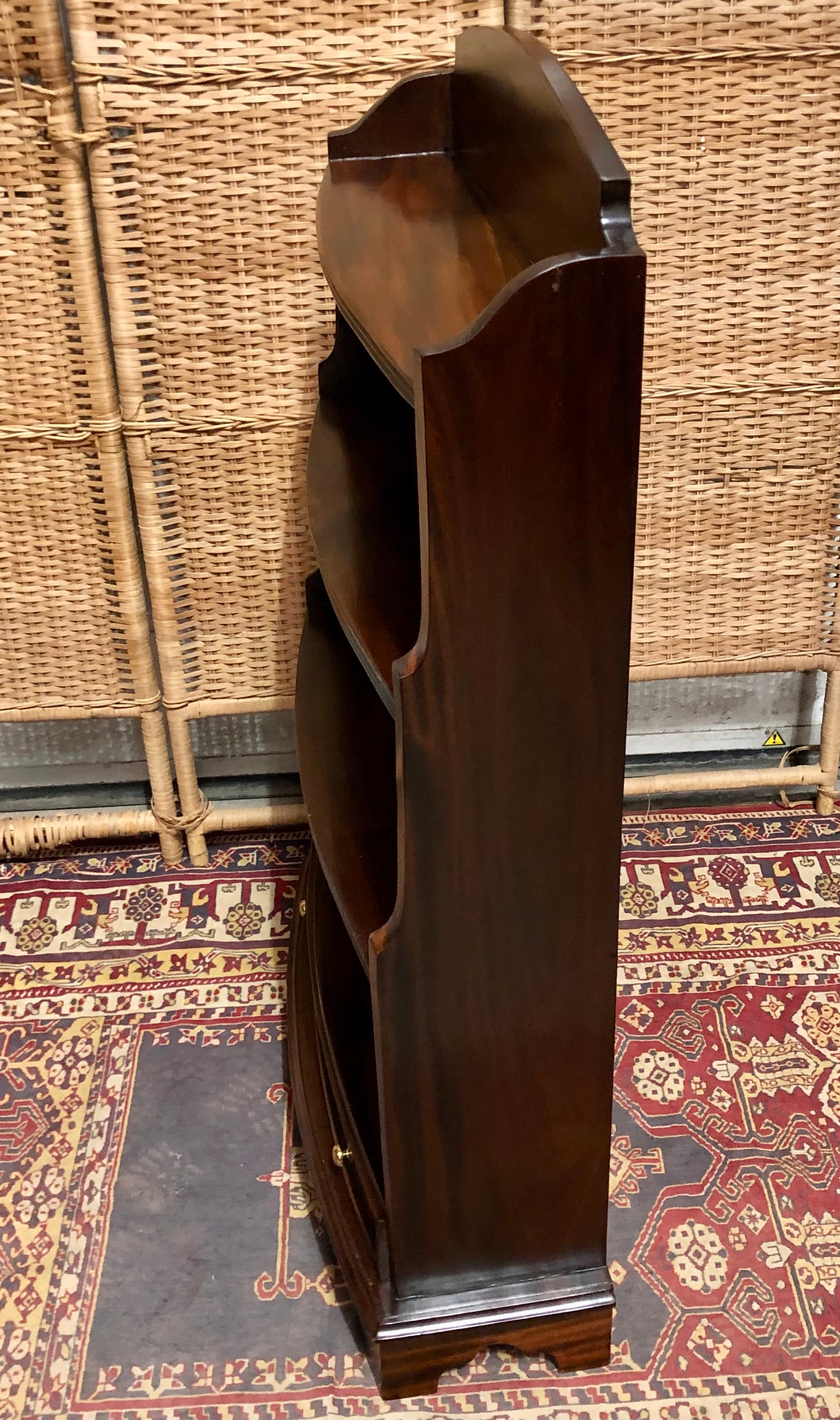 000641.... Handsome Vintage Mahogany Bookcase